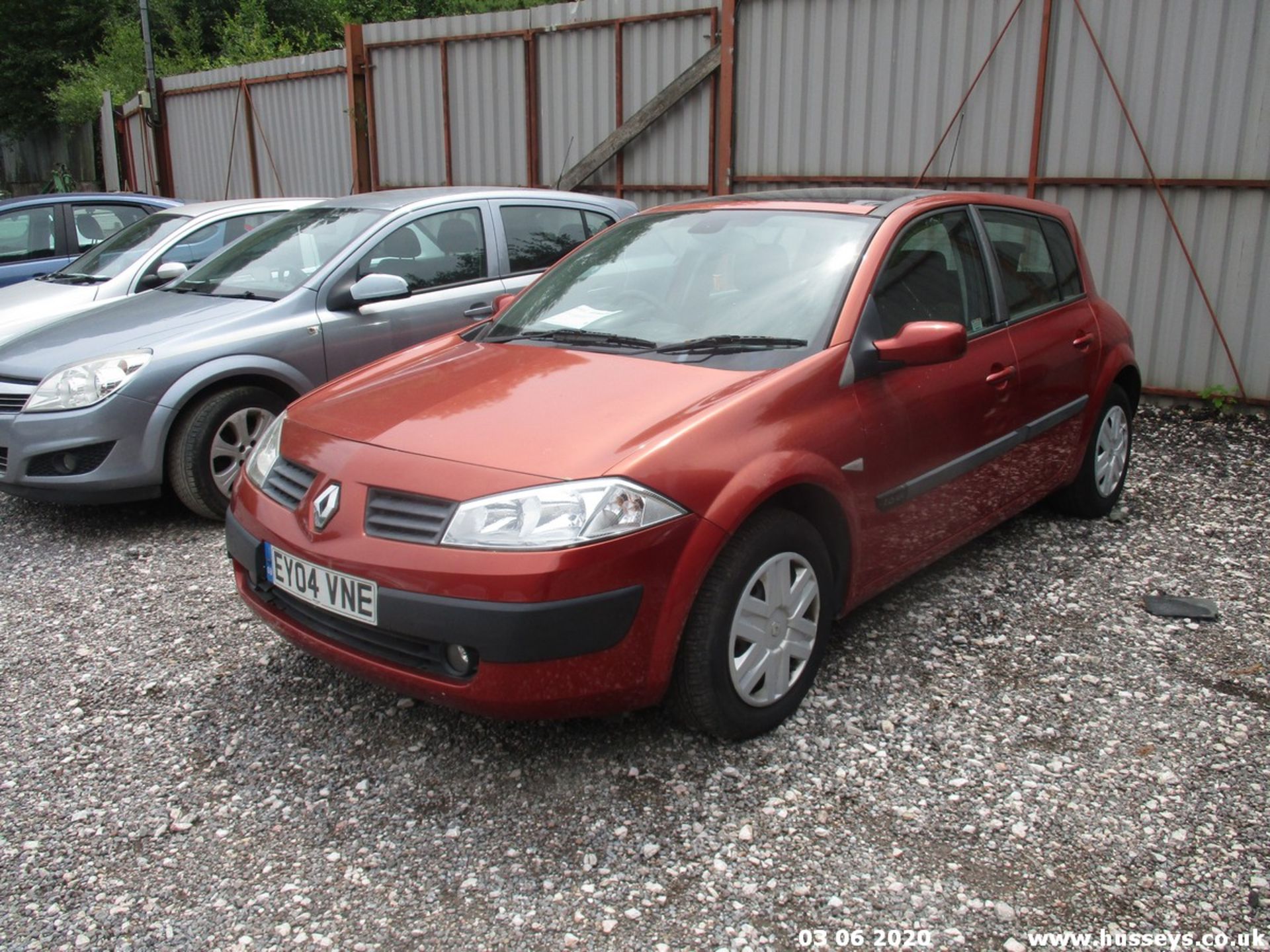 RENAULT MEGANE EXPRESSION 16V - EY04VNE- 1598cc 5 Dr Hatchback- 103645 MILES - FLAT CAN'T GAIN ENTRY