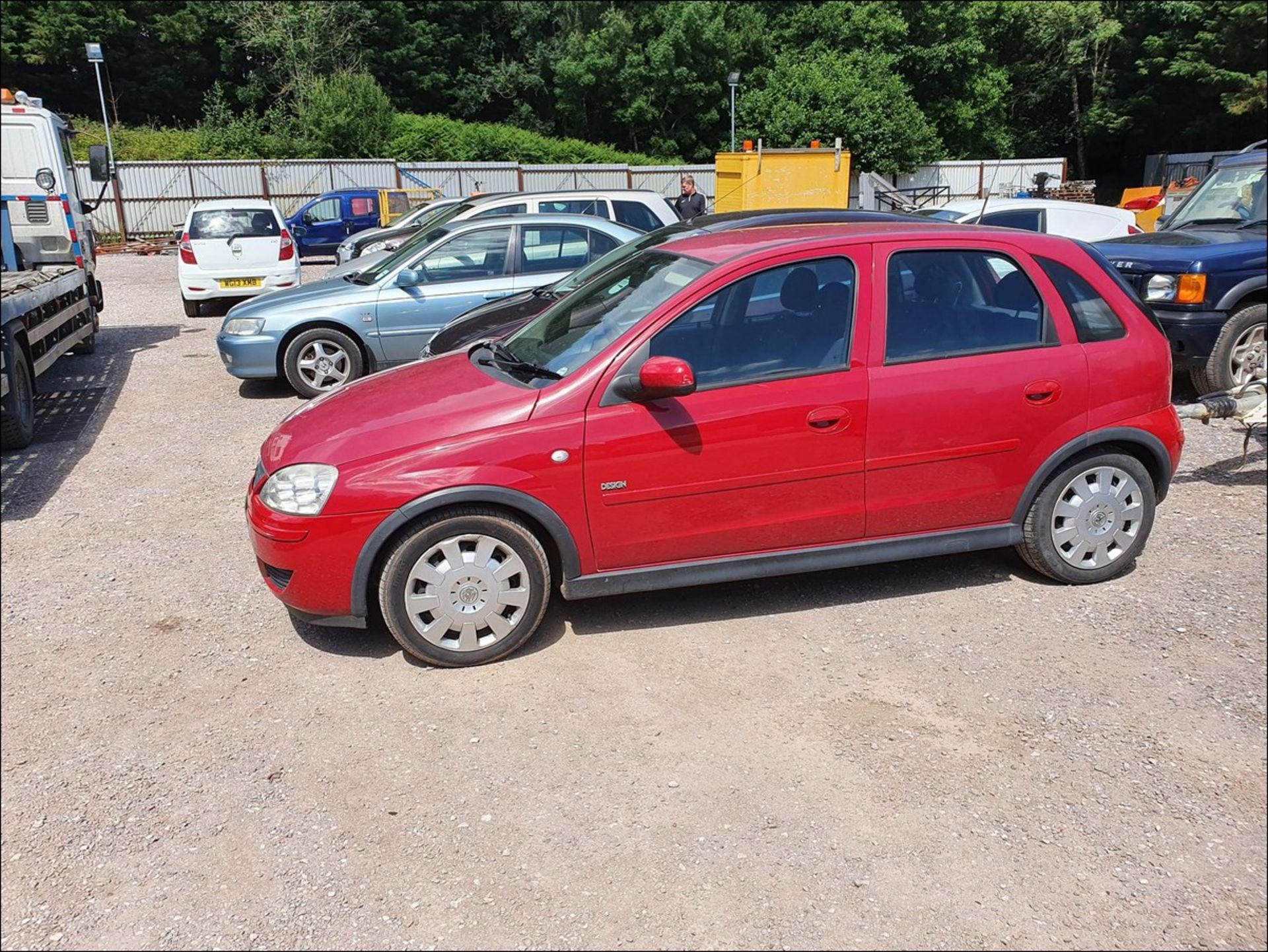 04/54 Vauxhall Corsa Design 16V Twinport - 1364cc 5dr Hatchback (Red, 56k) - Image 4 of 11