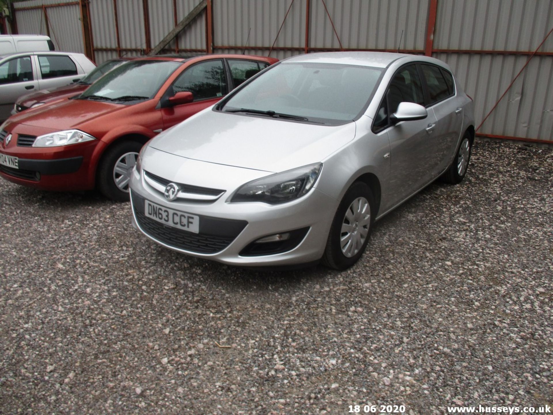 13/63 Vauxhall Astra Exclusiv - 1398cc 5dr Hatchback (Silver, 119k) - Image 2 of 3