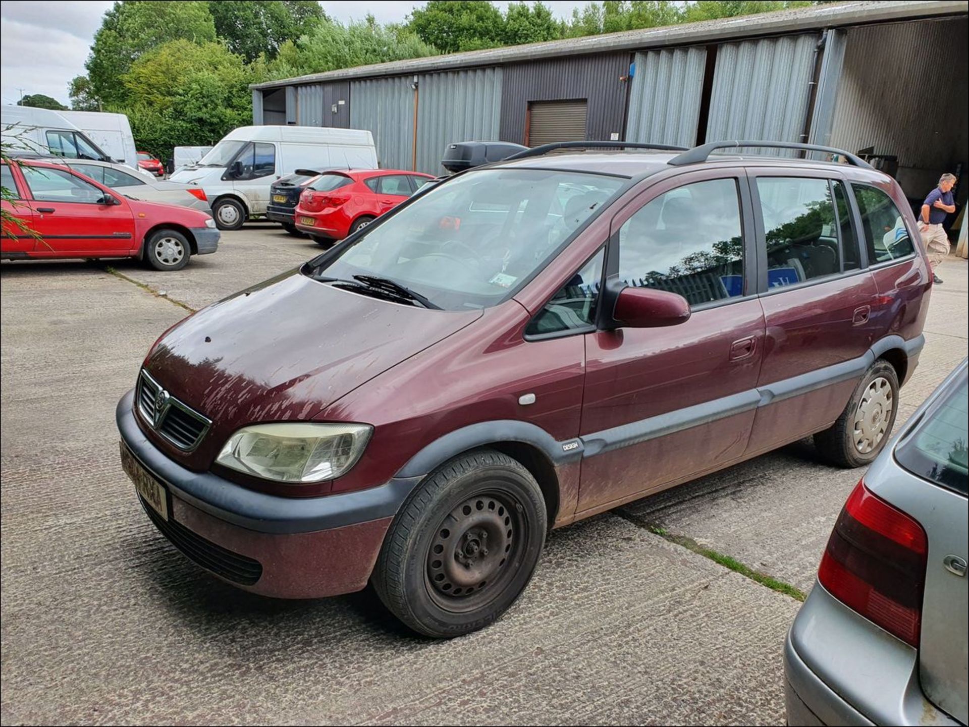 04/04 Vauxhall Zafira Design 16V - 1598cc 5dr MPV (Red, 107k) - Image 2 of 9