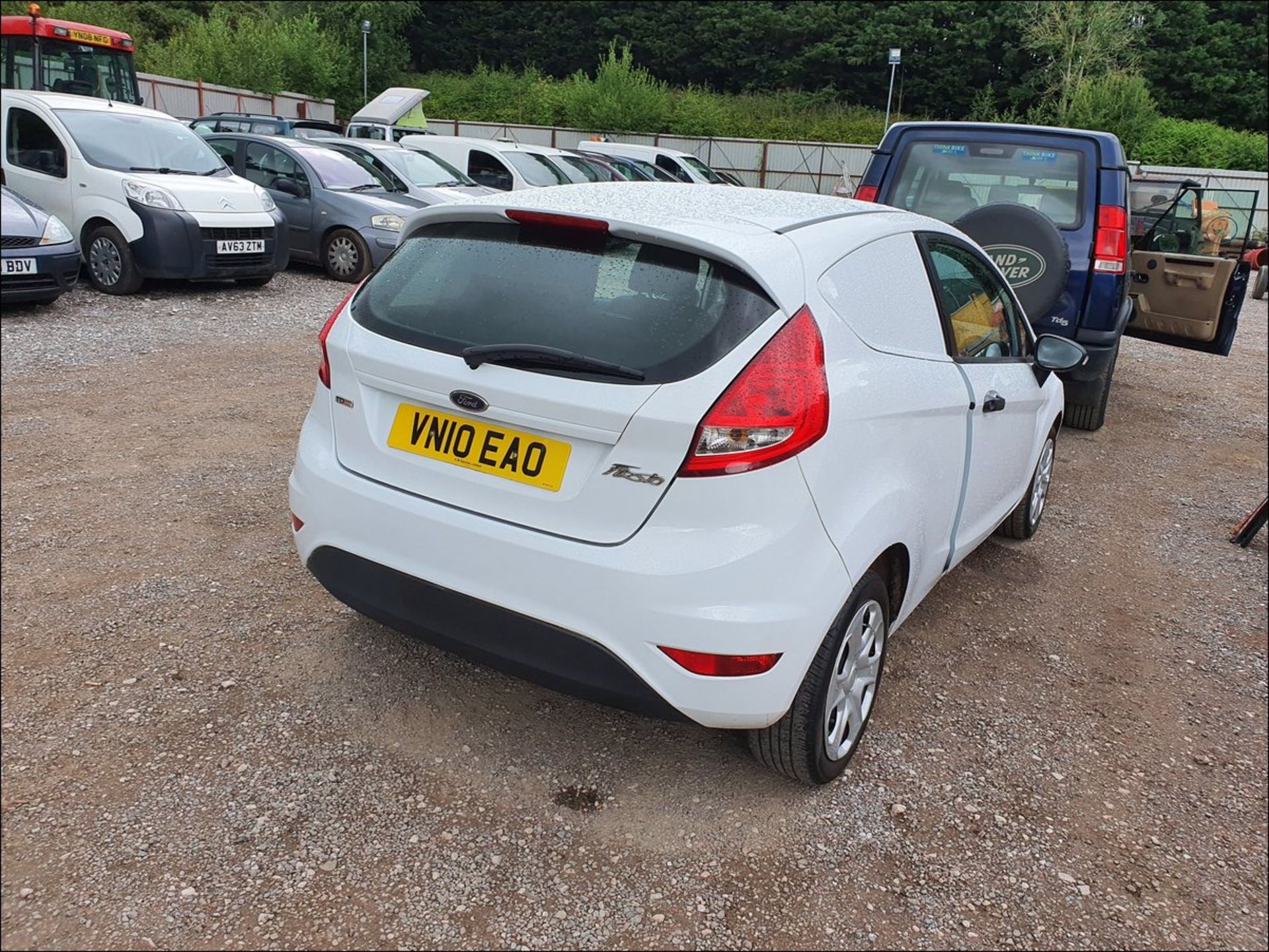 10/10 Ford Fiesta Base TDCI 68 - 1399cc 2dr Van (White, 103k) - Image 3 of 12