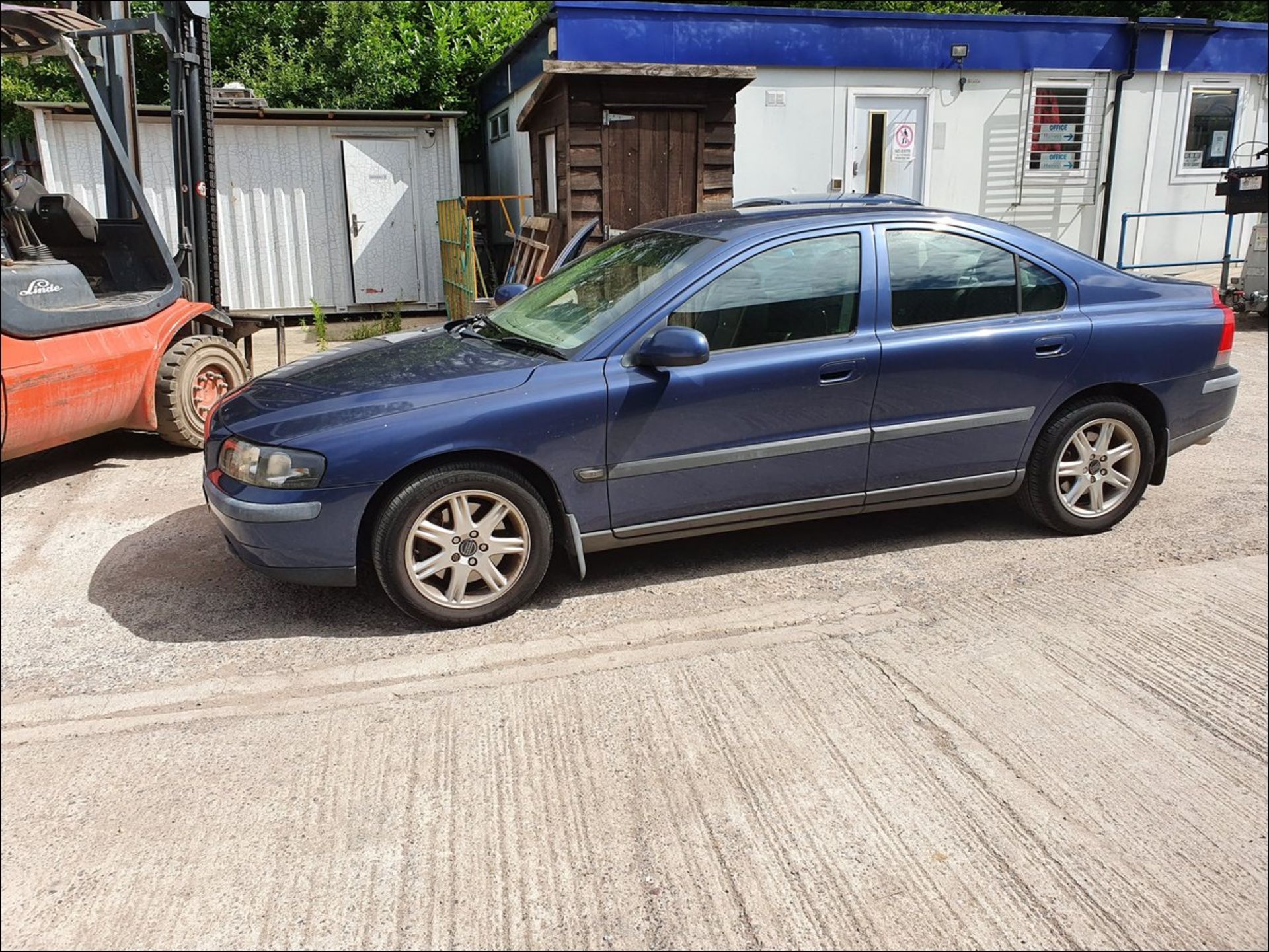 01/51 Volvo S60 T S - 1984cc 4dr Saloon (Blue) - Image 2 of 9