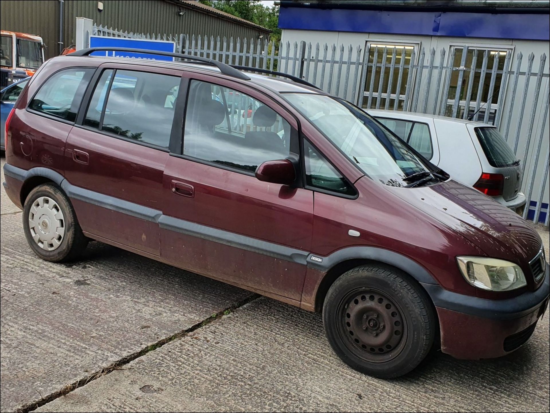 04/04 Vauxhall Zafira Design 16V - 1598cc 5dr MPV (Red, 107k)