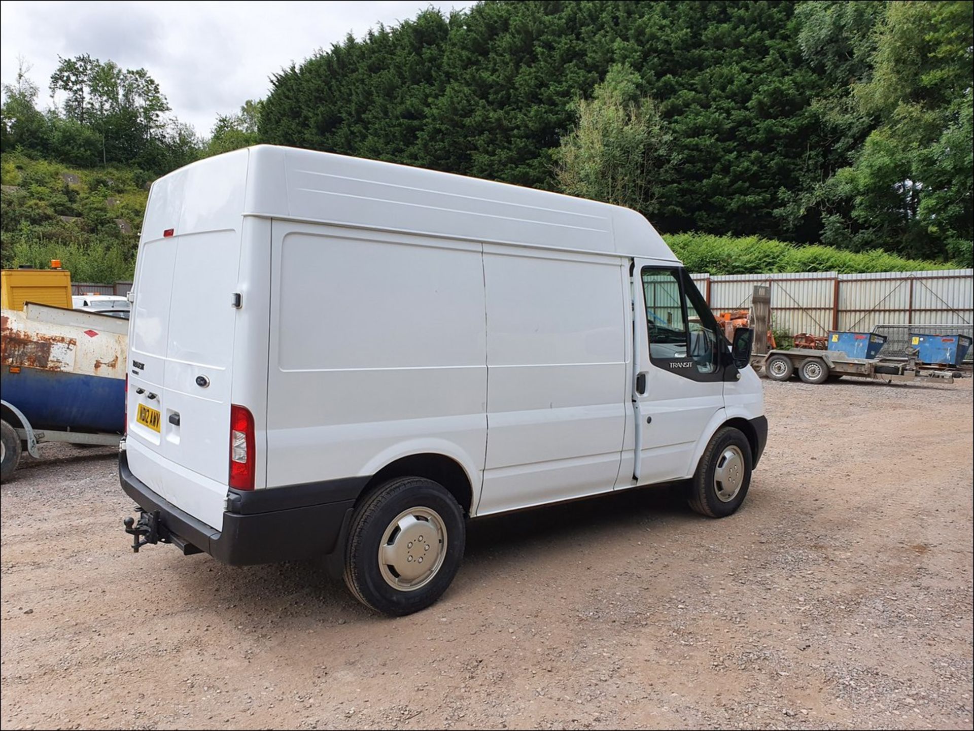 12/12 Ford Transit 125 T330 FWD - 2198cc 5dr Van (White, 114k) - Image 7 of 9