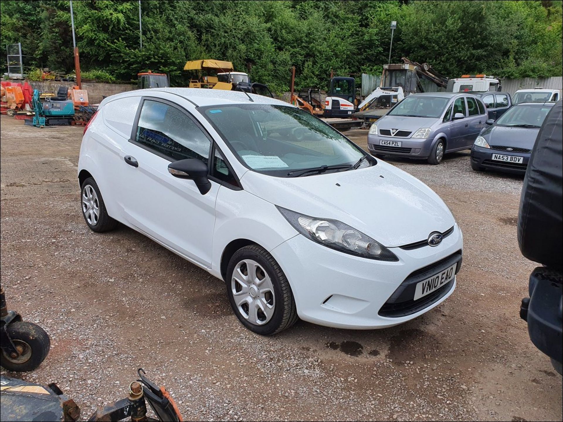 10/10 Ford Fiesta Base TDCI 68 - 1399cc 2dr Van (White, 103k) - Image 8 of 12