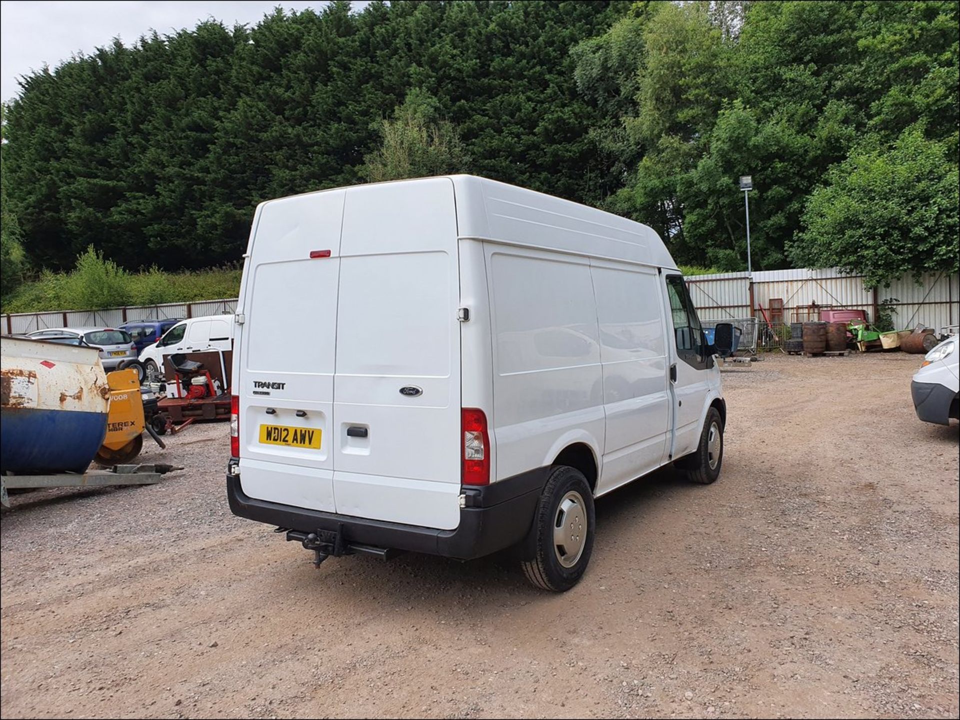 12/12 Ford Transit 125 T330 FWD - 2198cc 5dr Van (White, 114k) - Image 5 of 9