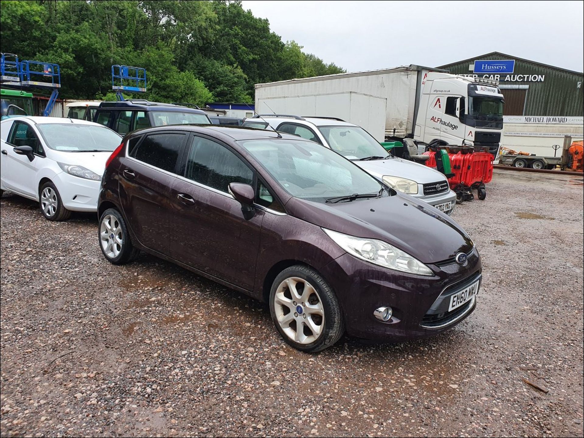 11/60 Ford Fiesta Titanium - 1388cc 5dr Hatchback (Red, 34k) - Image 4 of 11