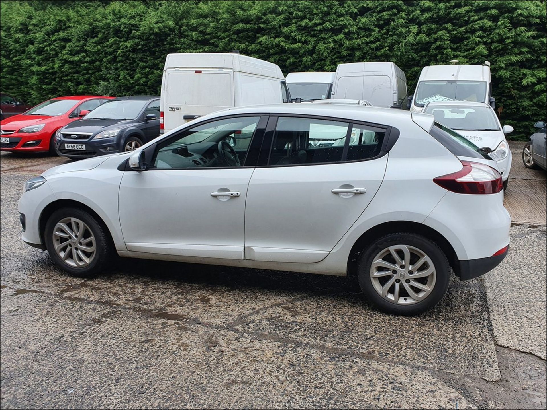 16/16 Renault Megane Dynamique Nav DCI - 1461cc 5dr Hatchback (White, 76k) - Image 5 of 15