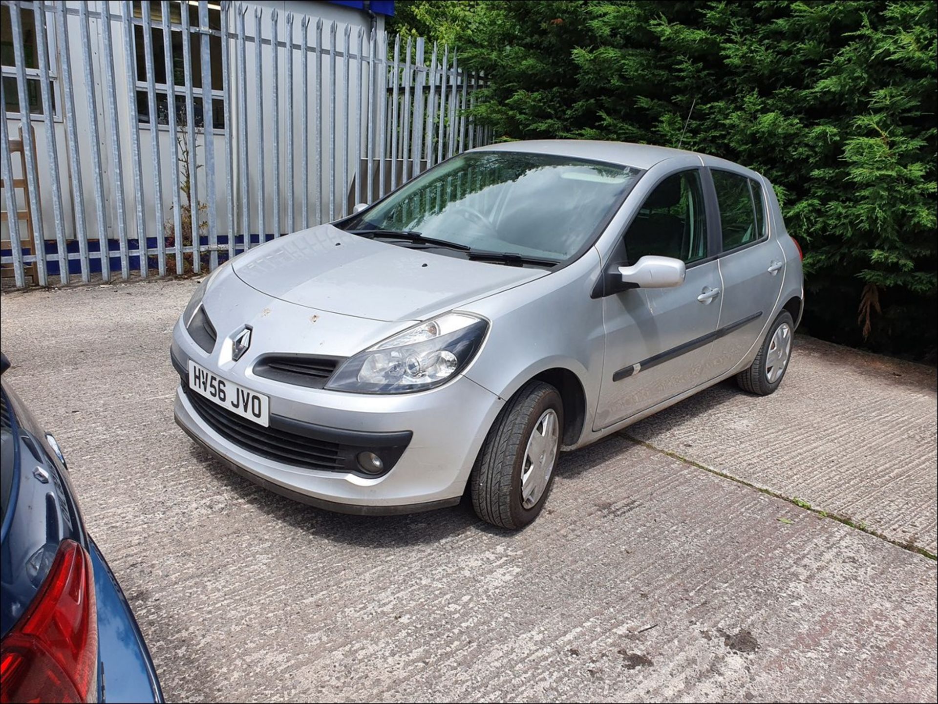 06/56 Renault Clio Dynamique - 1390cc 5dr Hatchback (Silver, 176k) - Image 11 of 12