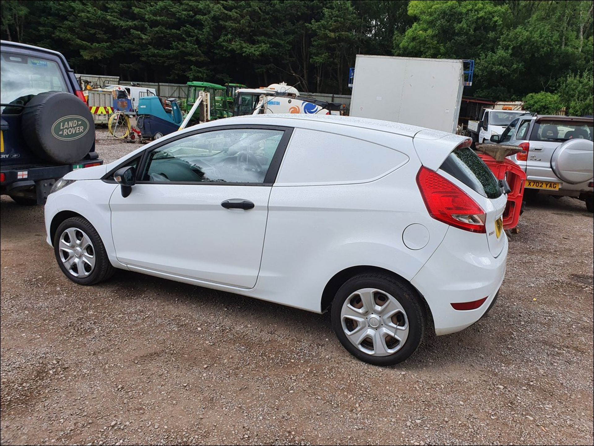 10/10 Ford Fiesta Base TDCI 68 - 1399cc 2dr Van (White, 103k) - Image 6 of 12