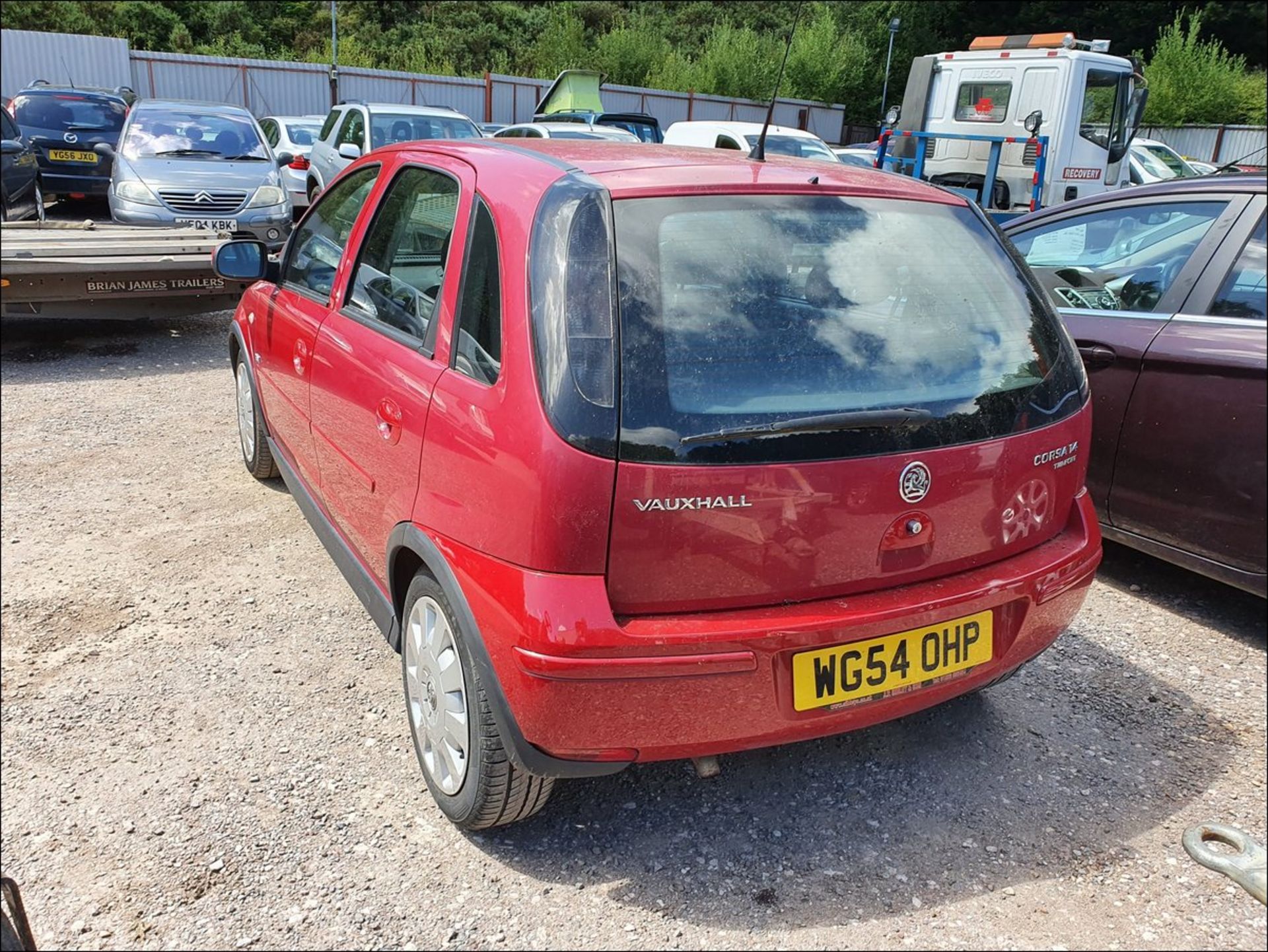 04/54 Vauxhall Corsa Design 16V Twinport - 1364cc 5dr Hatchback (Red, 56k) - Image 6 of 11