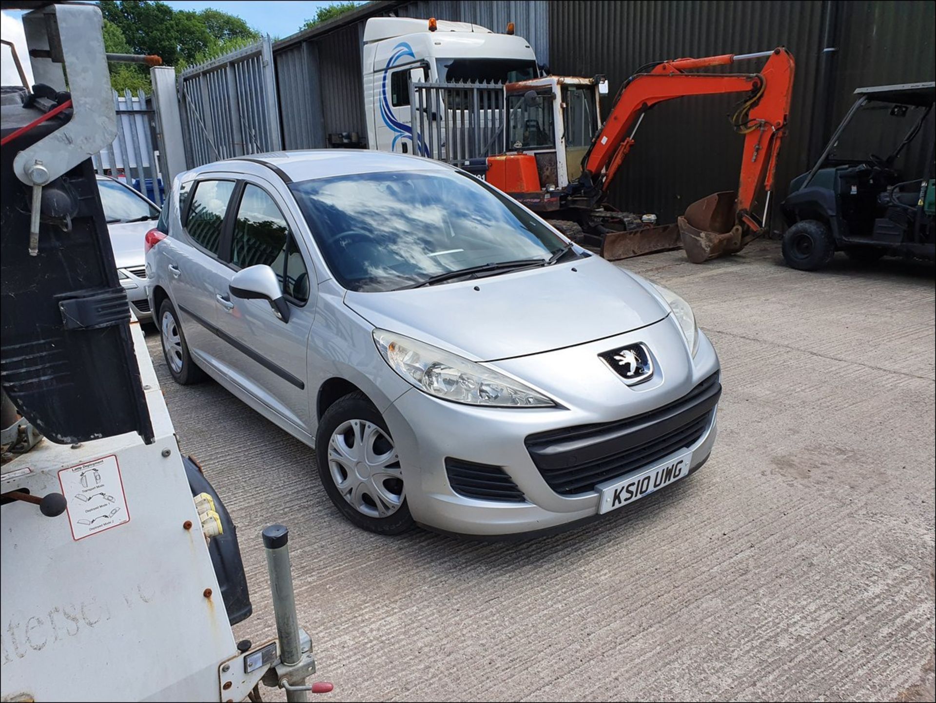 10/10 Peugeot 207 S SW - 1397cc 5dr Estate (Silver, 96k) - Image 6 of 10