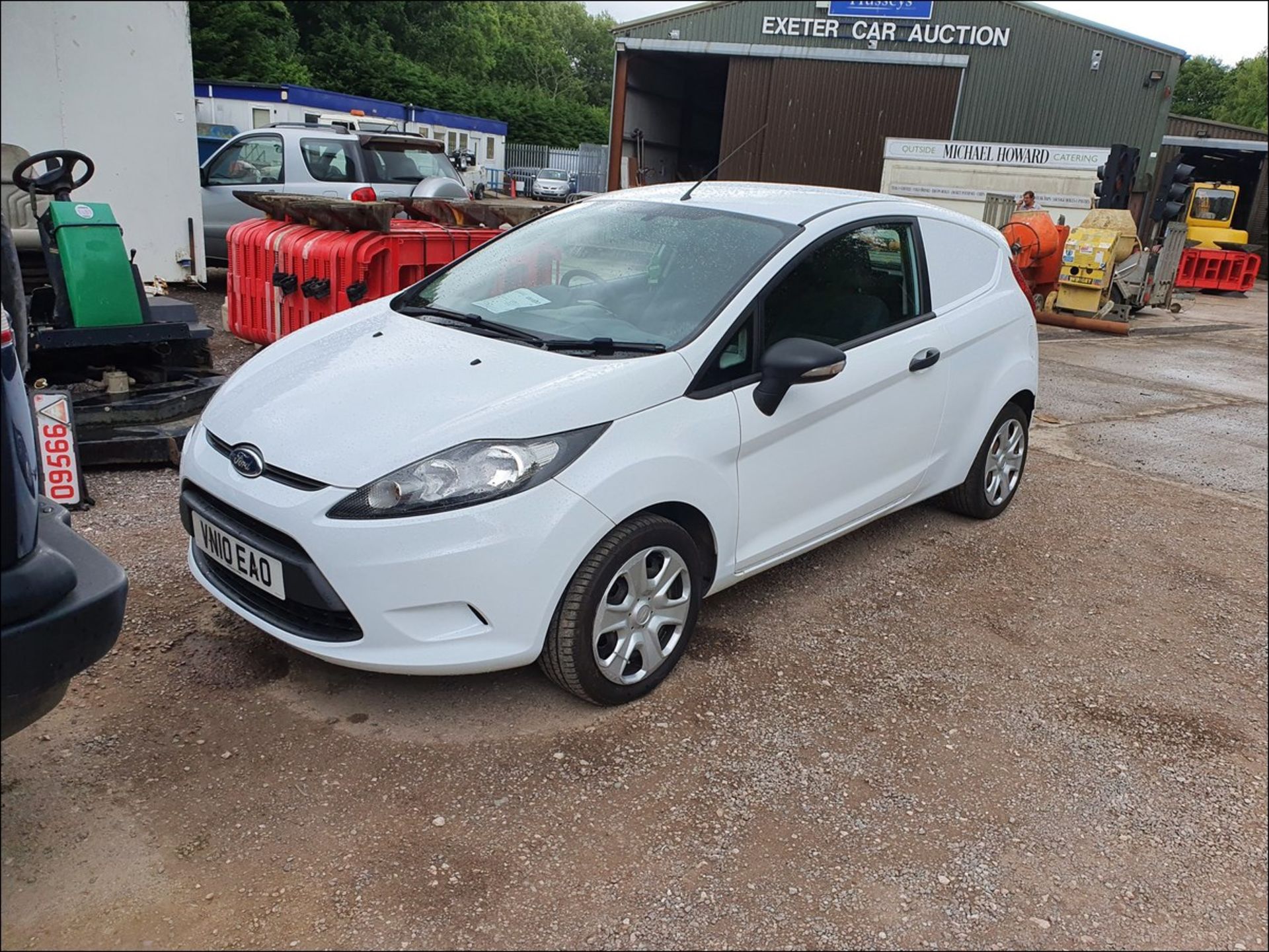 10/10 Ford Fiesta Base TDCI 68 - 1399cc 2dr Van (White, 103k) - Image 7 of 12