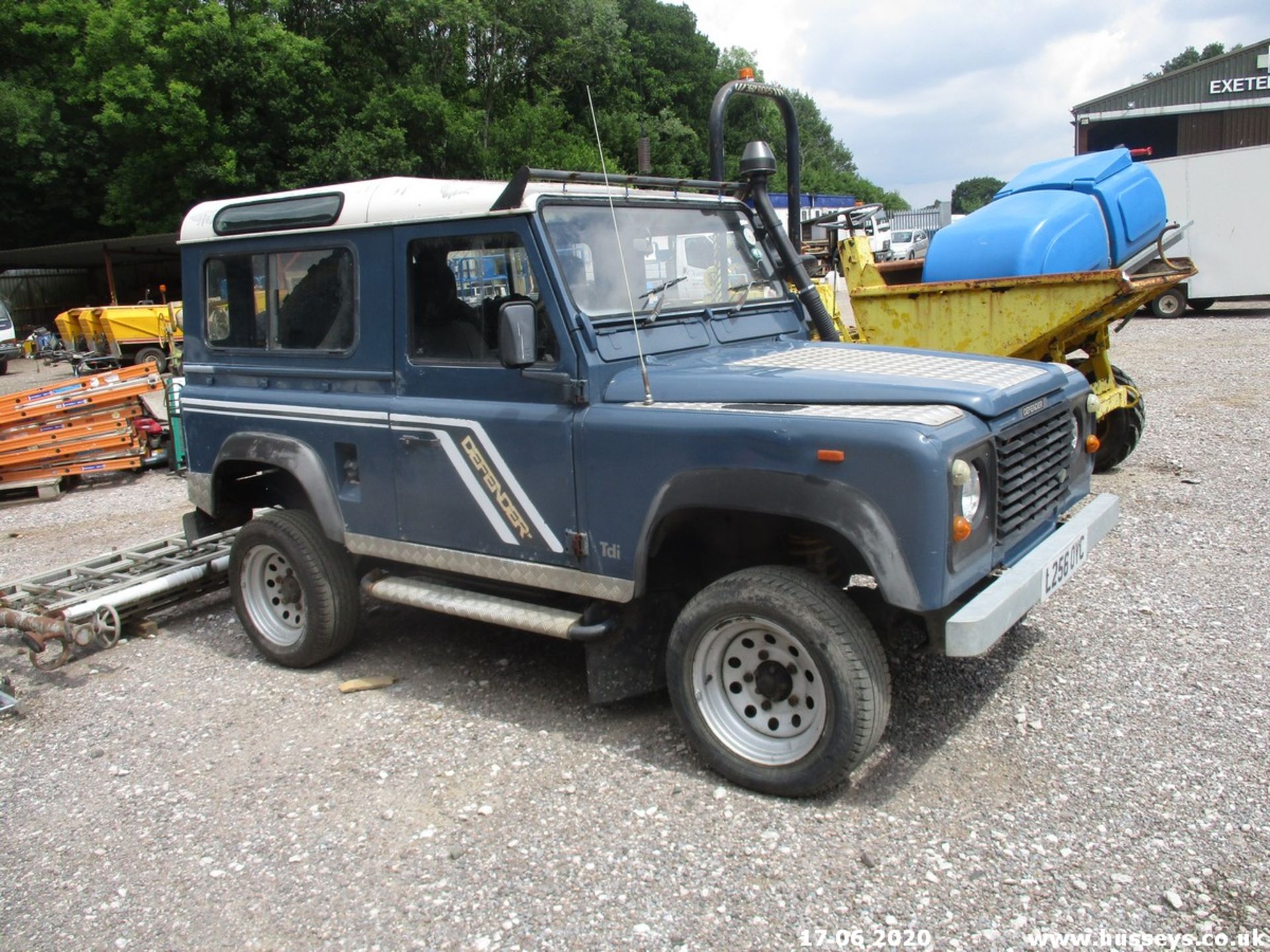 94/L Land Rover 90 Defender Turbo DSL - 2495cc 4dr 4x4 (Blue, 149k) - Image 2 of 6