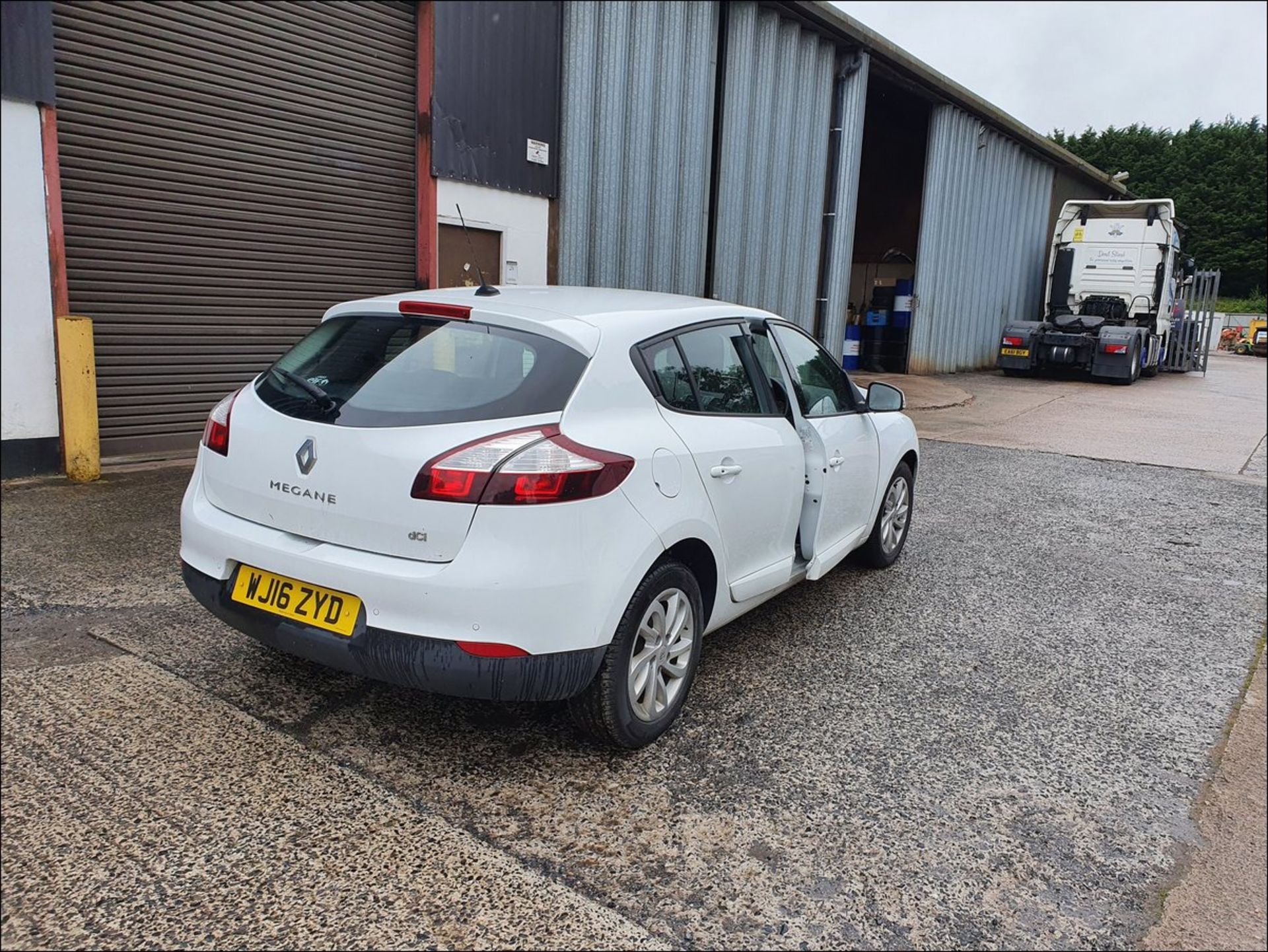 16/16 Renault Megane Dynamique Nav DCI - 1461cc 5dr Hatchback (White, 76k) - Image 4 of 15