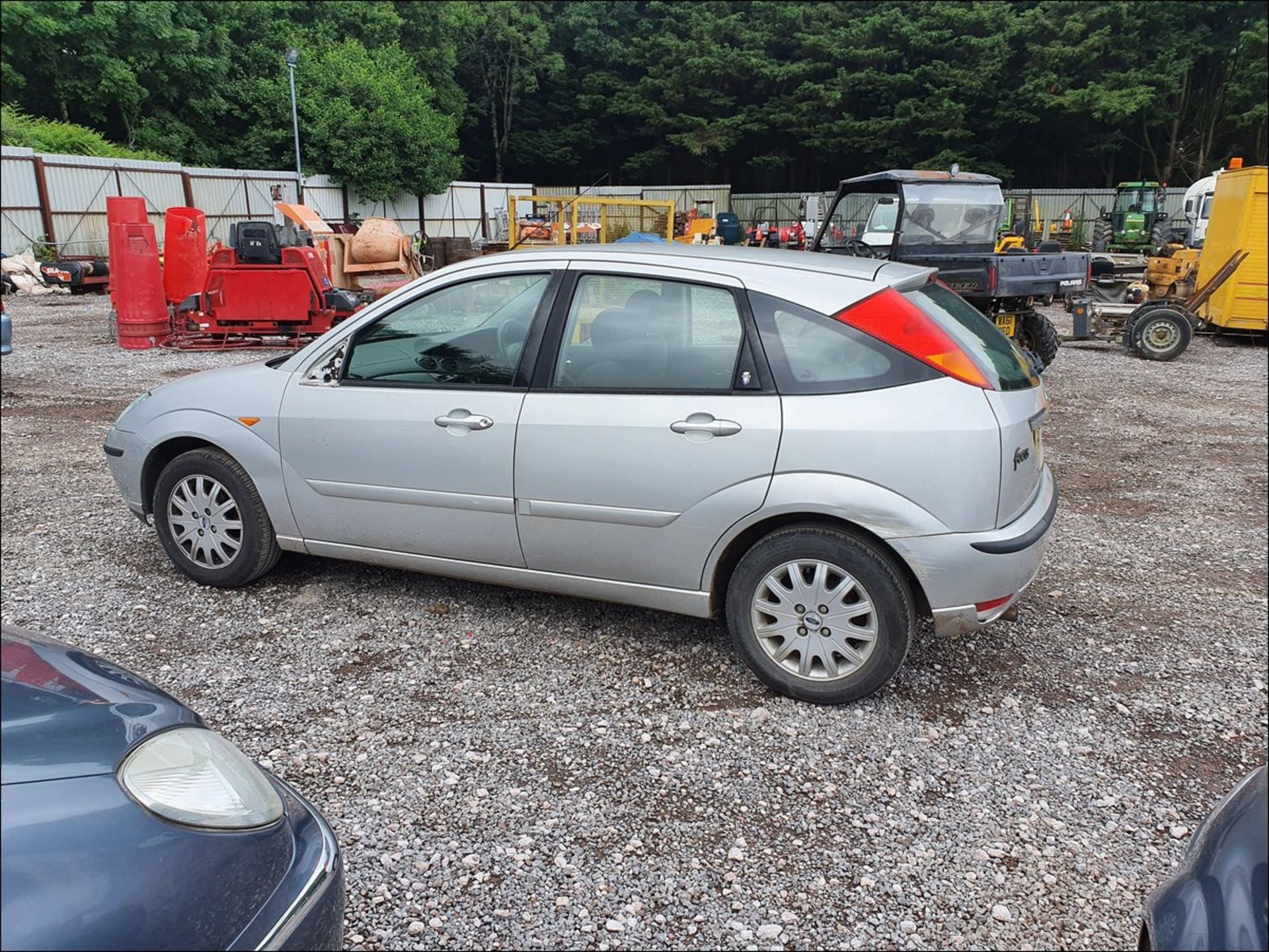 03/03 Ford Focus Ghia - 1596cc 5dr Hatchback (Silver, 70k) - Image 9 of 10