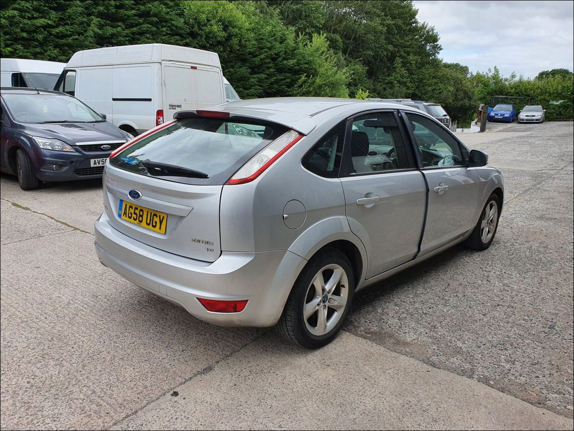 08/58 Ford Focus Zetec 100 Auto - 1596cc 5dr Hatchback (Silver, 73k) - Image 7 of 9