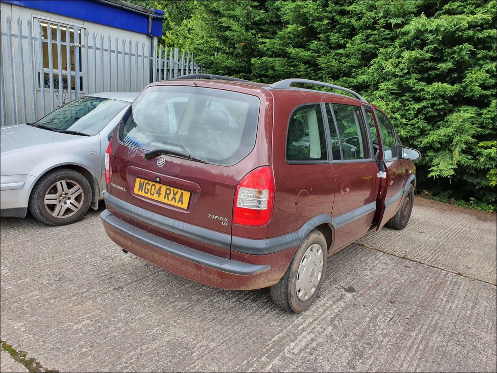 04/04 Vauxhall Zafira Design 16V - 1598cc 5dr MPV (Red, 107k) - Image 4 of 9