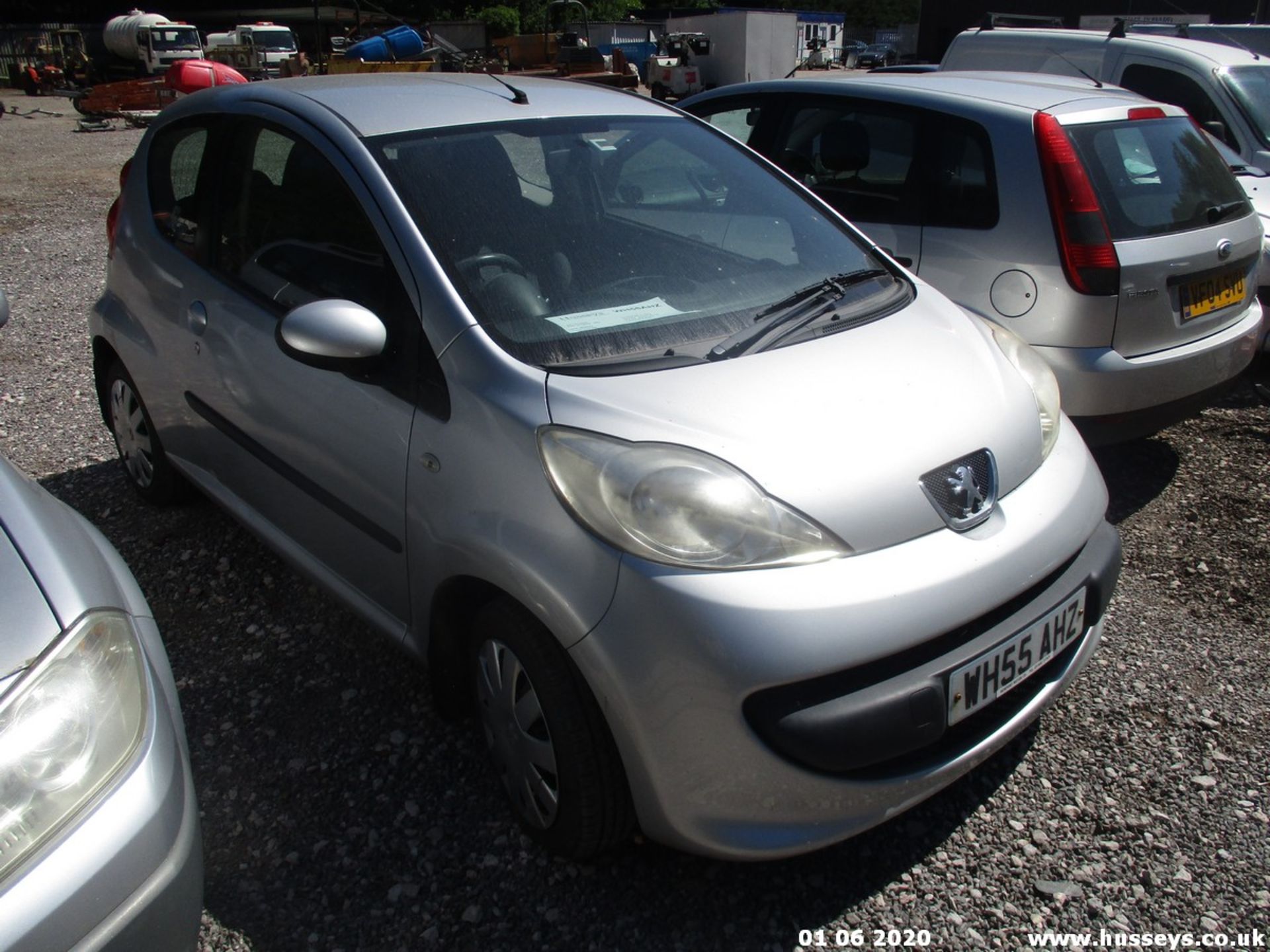 06/55 Peugeot 107 Urban - 998cc 3dr Hatchback (Silver) - Image 2 of 5