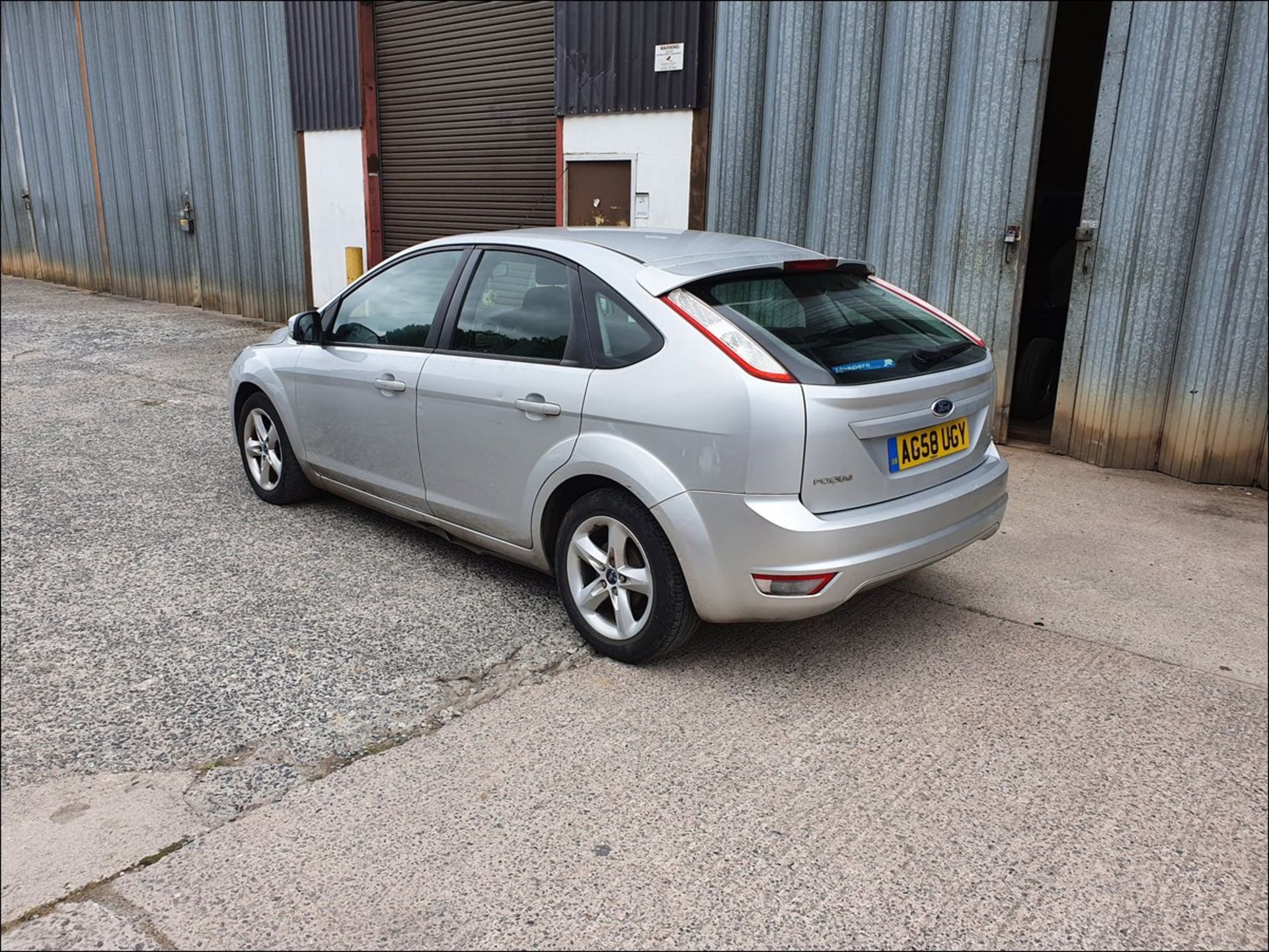 08/58 Ford Focus Zetec 100 Auto - 1596cc 5dr Hatchback (Silver, 73k) - Image 8 of 9