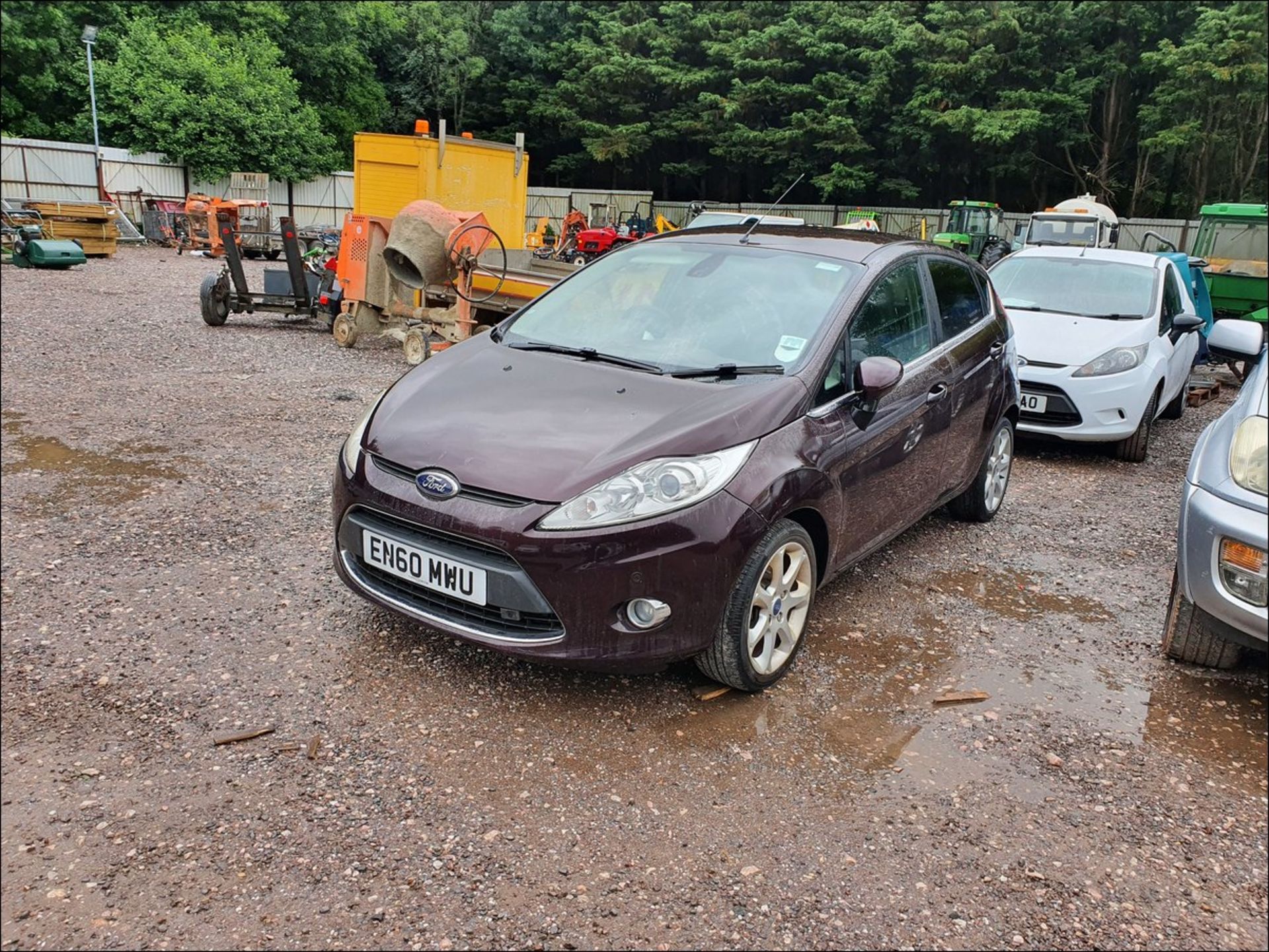 11/60 Ford Fiesta Titanium - 1388cc 5dr Hatchback (Red, 34k) - Image 2 of 11