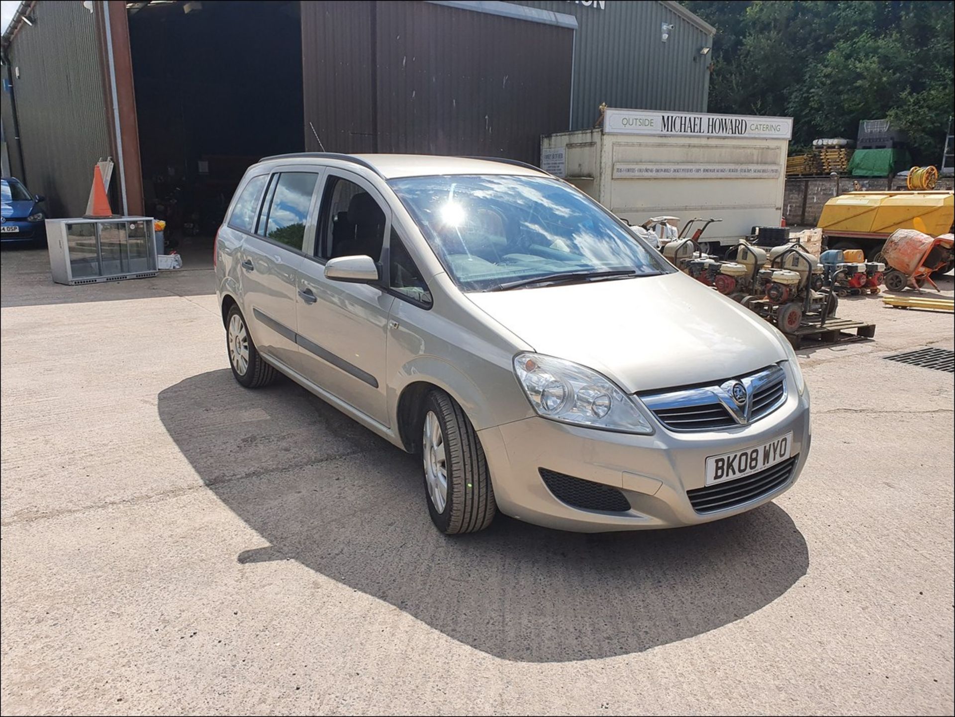 08/08 VAUXHALL ZAFIRA LIFE - 1598cc 5dr MPV (Beige, 86k) - Image 2 of 10