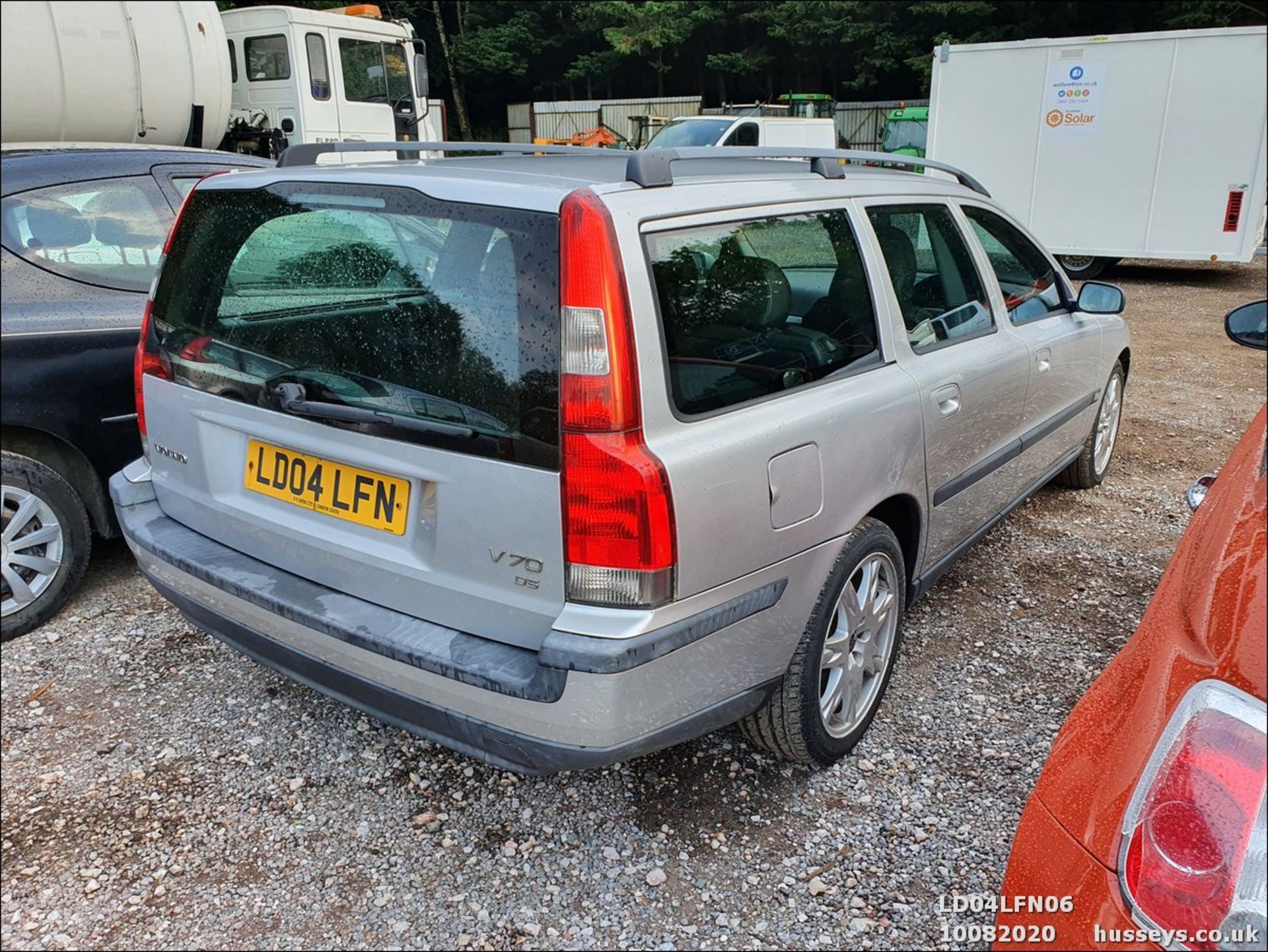 04/04 VOLVO V70 D5 SE - 2401cc 5dr Estate (Silver, 179k) - Image 6 of 12