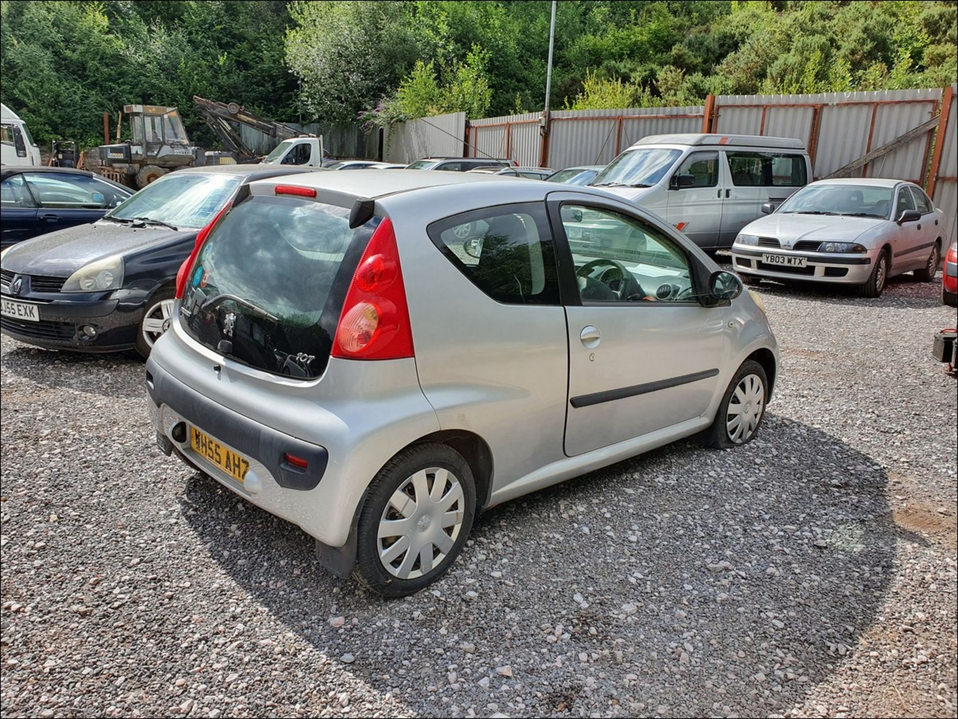 06/55 PEUGEOT 107 URBAN - 998cc 3dr Hatchback (Silver, 62k) - Image 11 of 15