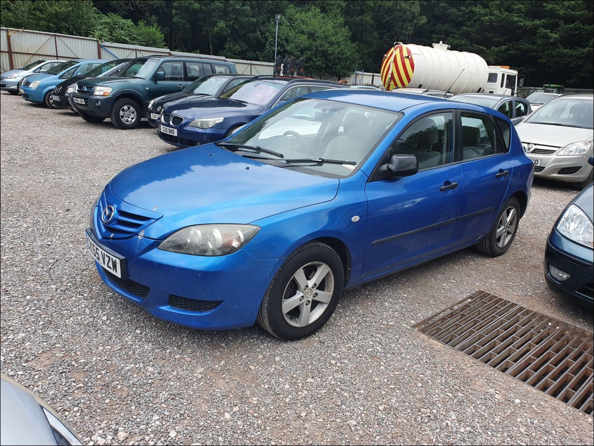 05/55 MAZDA 3 S - 1598cc 5dr Hatchback (Blue, 115k) - Image 3 of 11