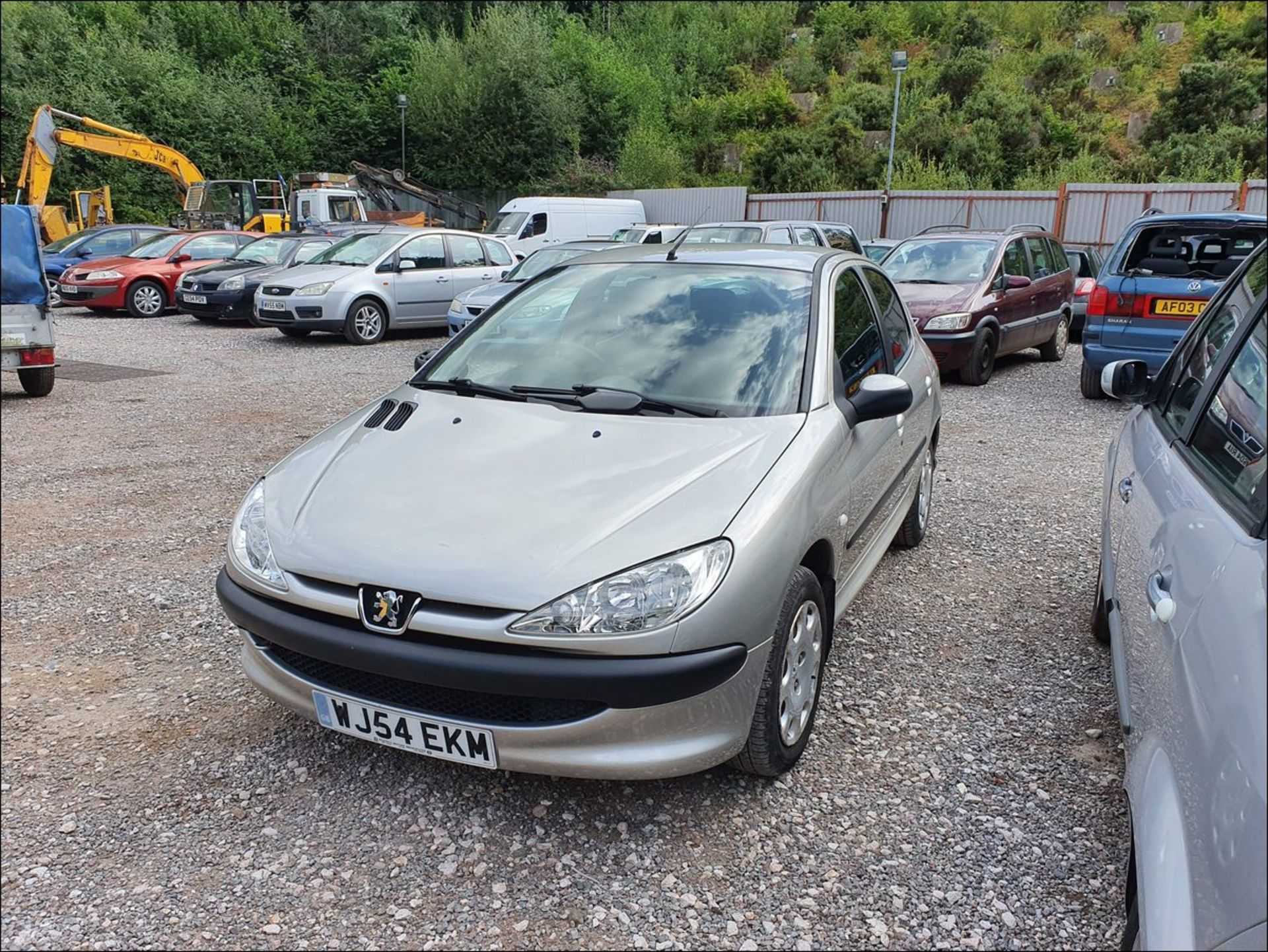 04/54 PEUGEOT 206 S - 1360cc 5dr Hatchback (Grey, 38k) - Image 4 of 10