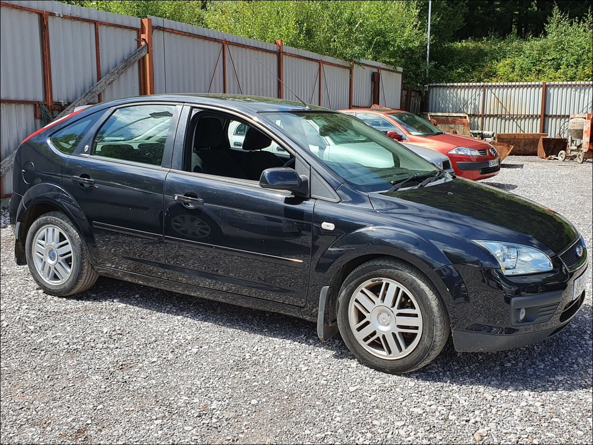 05/05 FORD FOCUS GHIA 115 - 1596cc 5dr Hatchback (Black, 112k)