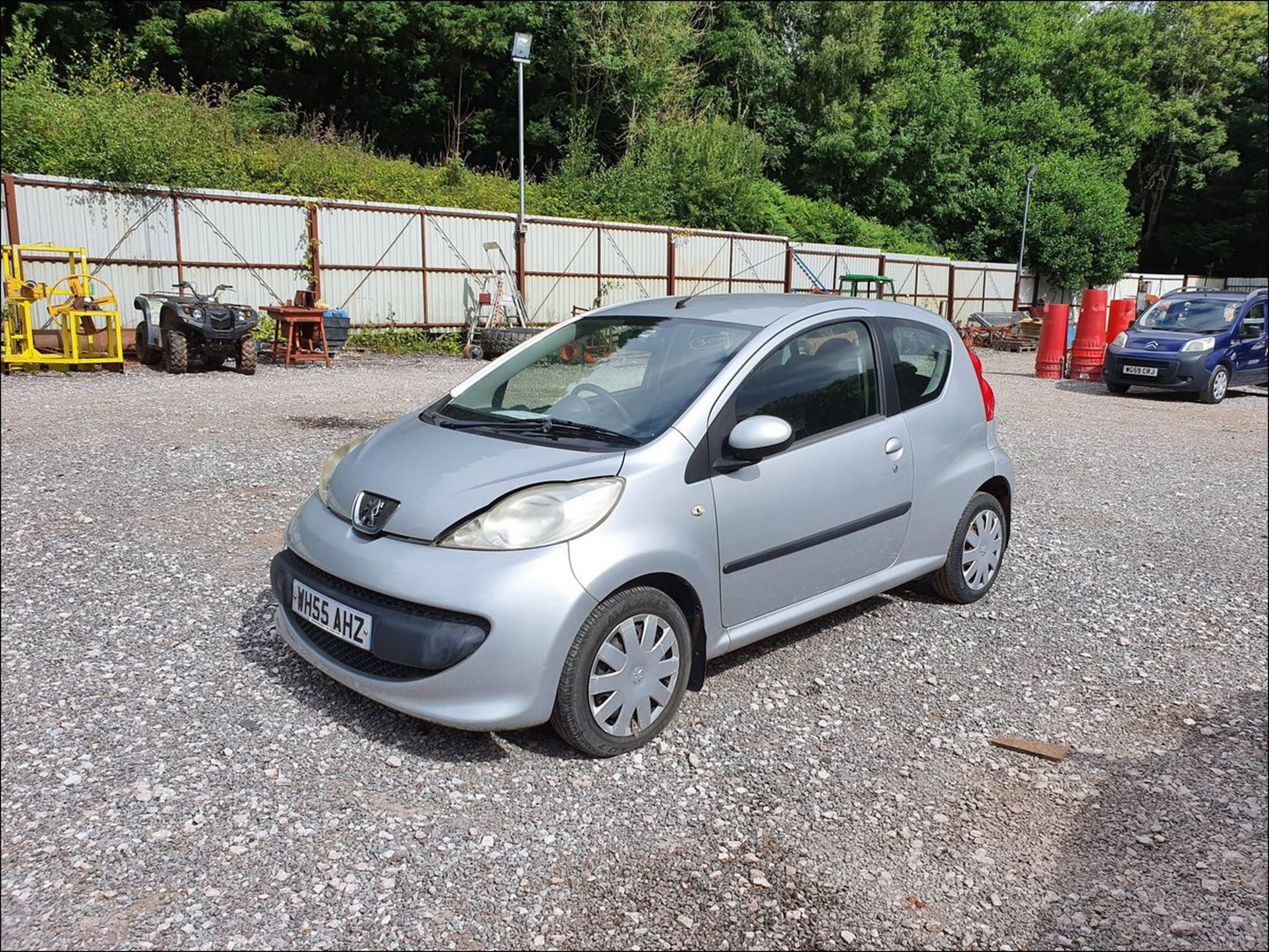 06/55 PEUGEOT 107 URBAN - 998cc 3dr Hatchback (Silver, 62k) - Image 7 of 15