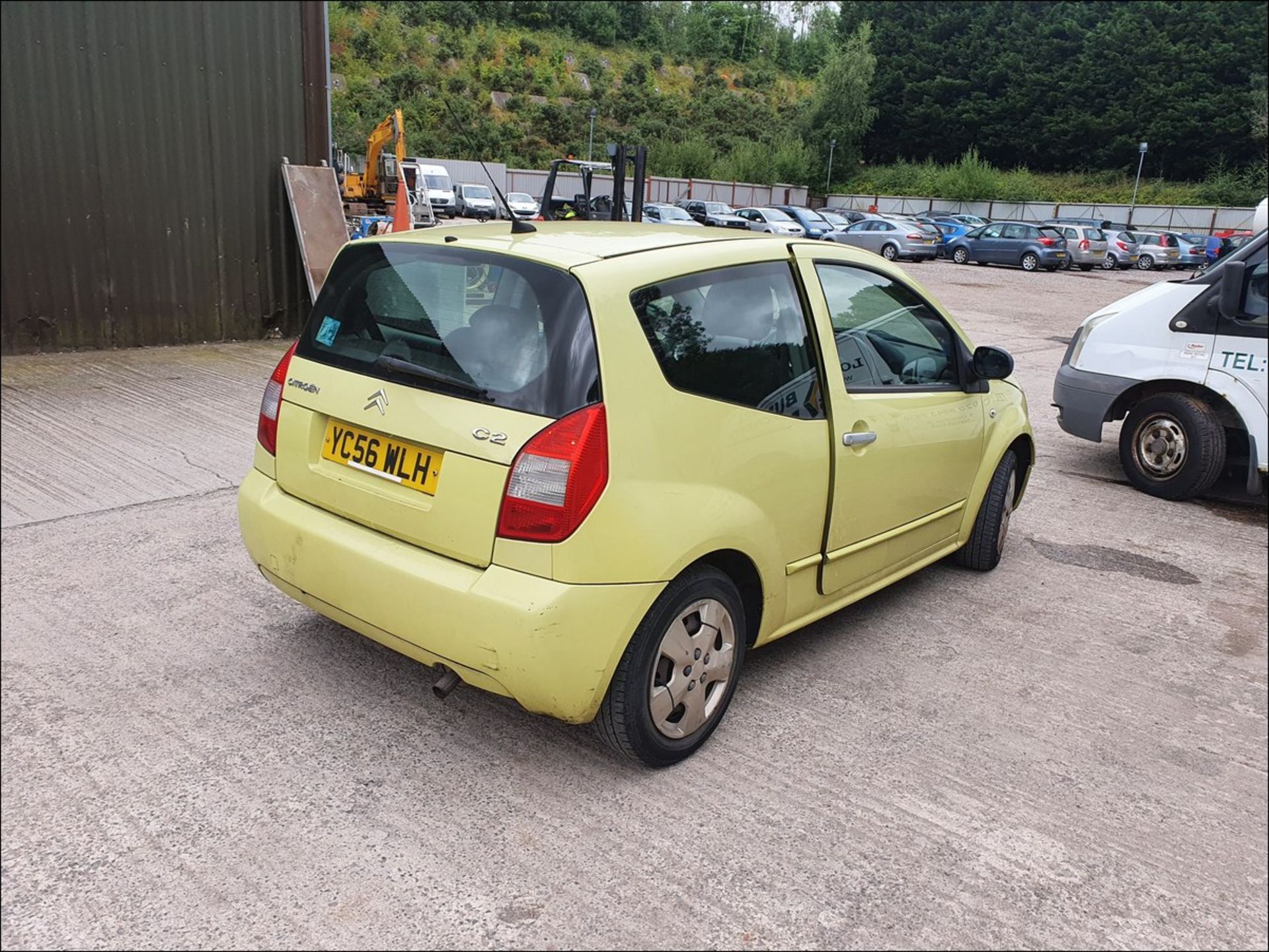 06/56 CITROEN C2 SX - 1360cc 3dr Hatchback (Yellow, 102k) - Image 6 of 9