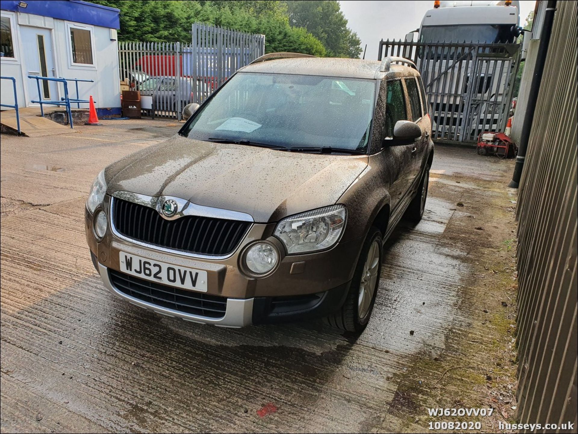 12/62 SKODA YETI SE TDI CR 4X4 S-A - 1968cc 5dr Hatchback (Brown, 97k) - Image 7 of 14