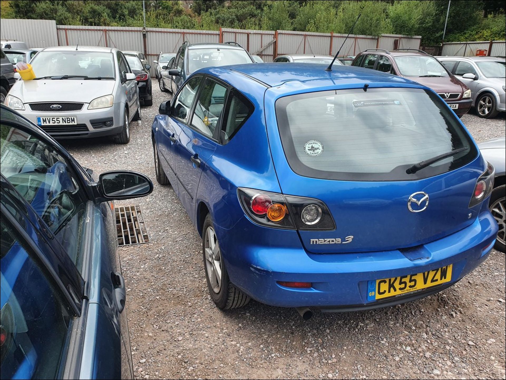 05/55 MAZDA 3 S - 1598cc 5dr Hatchback (Blue, 115k) - Image 4 of 11