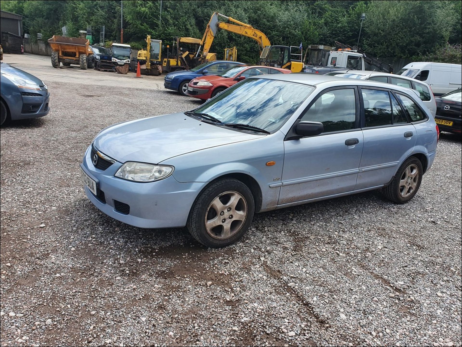 02/02 MAZDA 323F GXI - 1598cc 5dr Hatchback (Blue, 119k) - Image 6 of 12