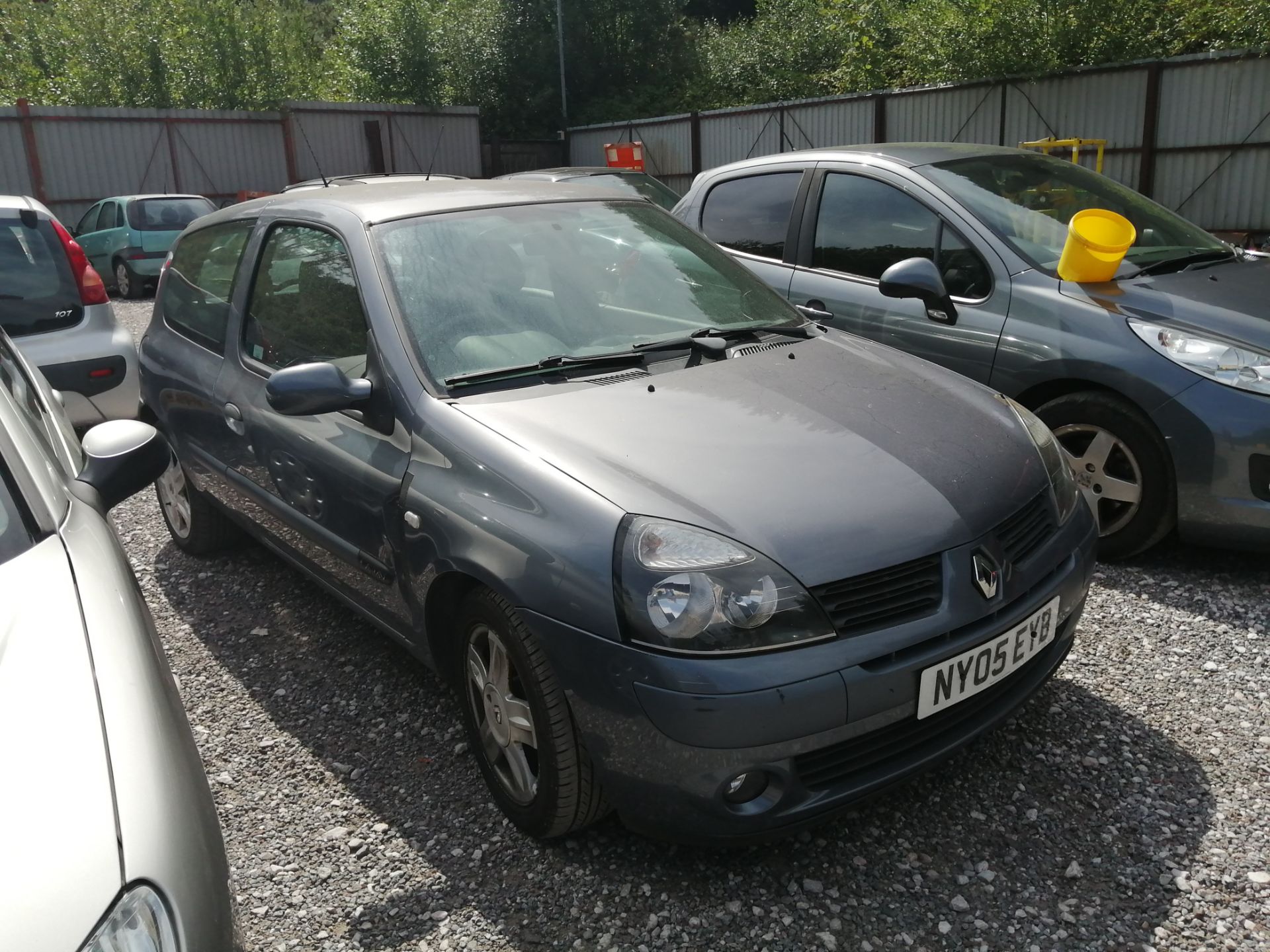 05/05 RENAULT CLIO EXTREME 16V - 1390cc 3dr Hatchback (Blue, 100k) - Image 3 of 5