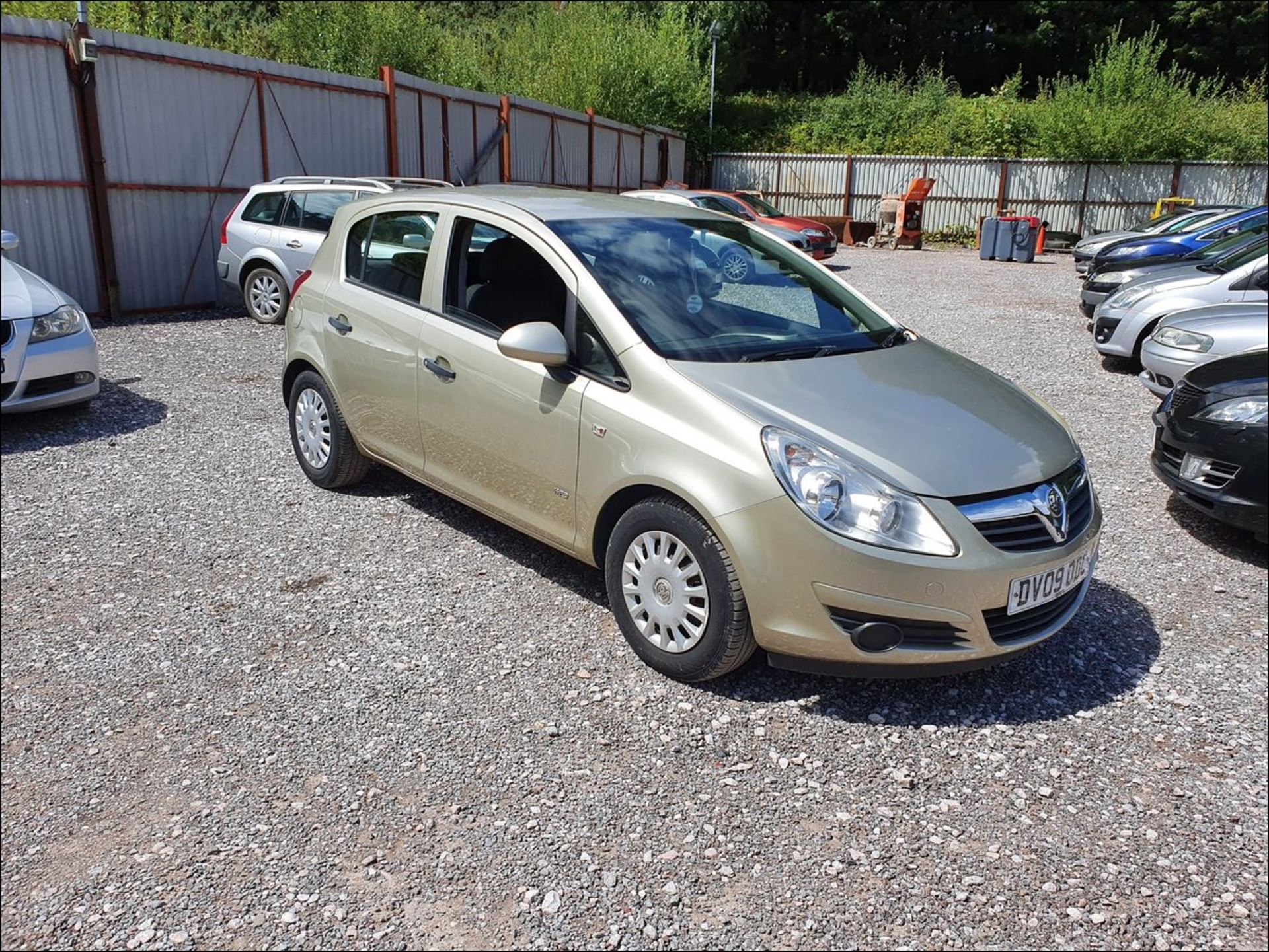 09/09 VAUXHALL CORSA LIFE A/C - 1229cc 5dr Hatchback (Gold, 101k) - Image 2 of 10