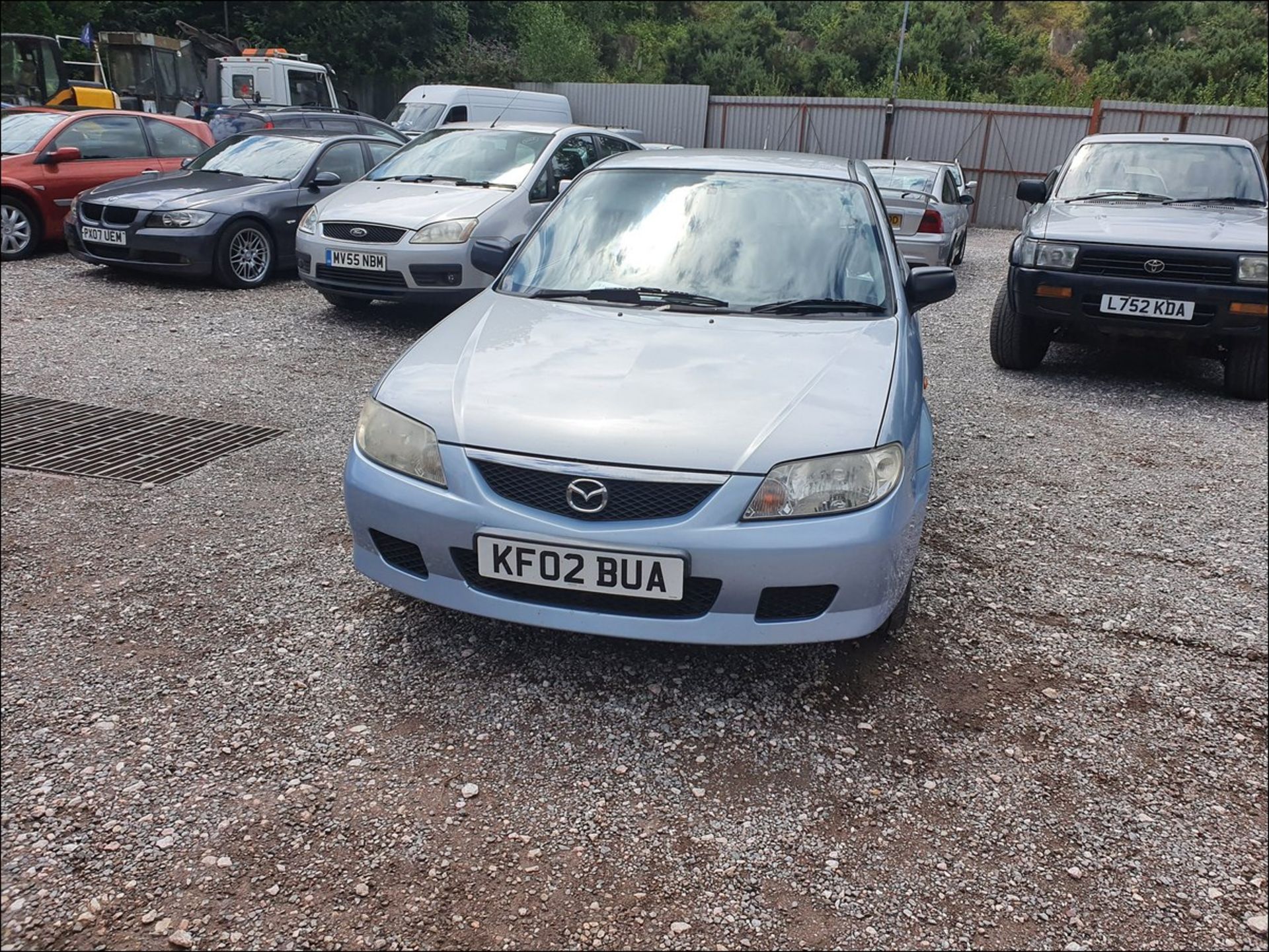 02/02 MAZDA 323F GXI - 1598cc 5dr Hatchback (Blue, 119k) - Image 8 of 12