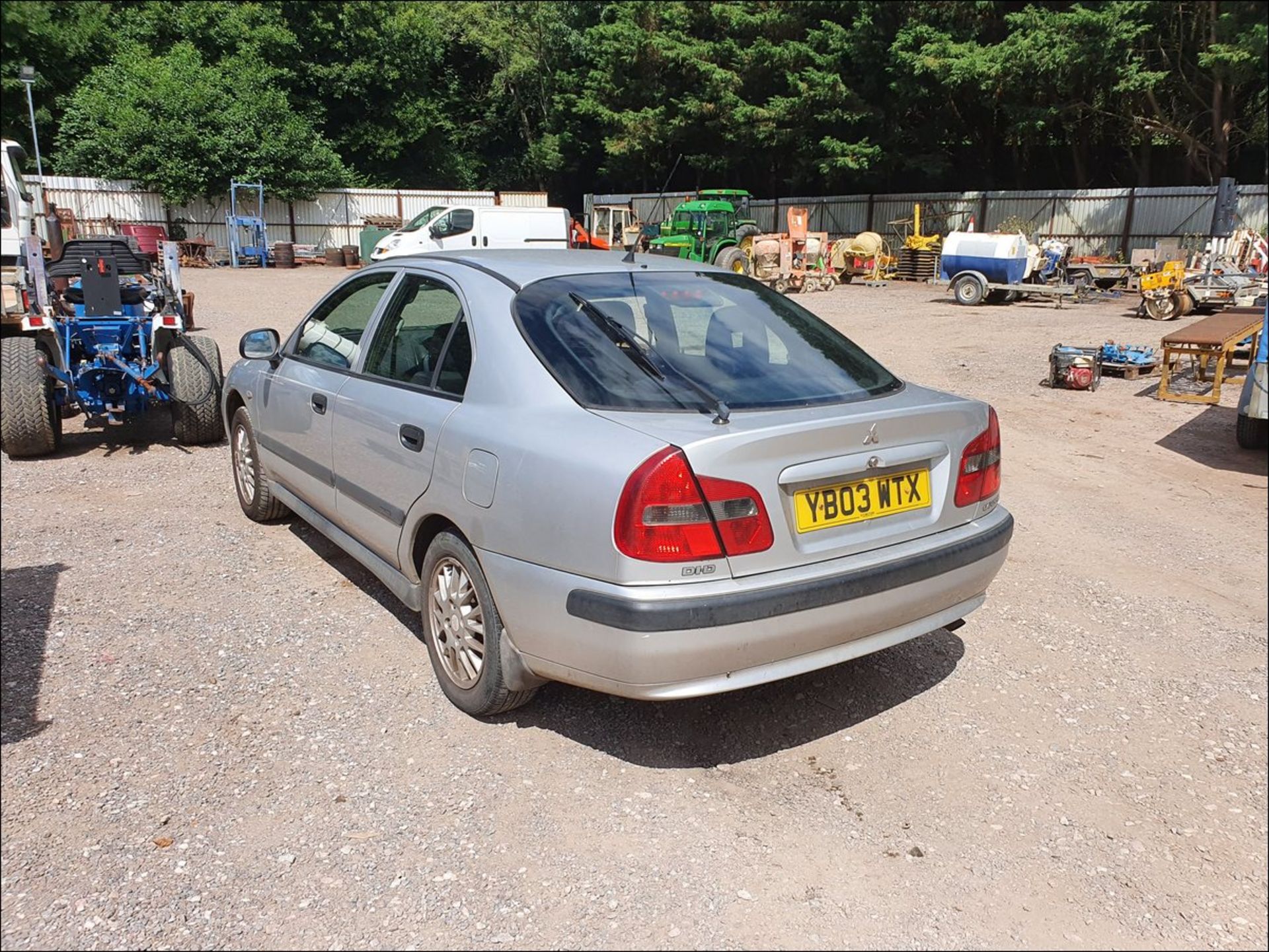 03/03 1801MITSUBISHI CARISMA EQUIPPE DI-D - 1870cc 5dr Hatchback (Silver, 171k) - Image 8 of 11