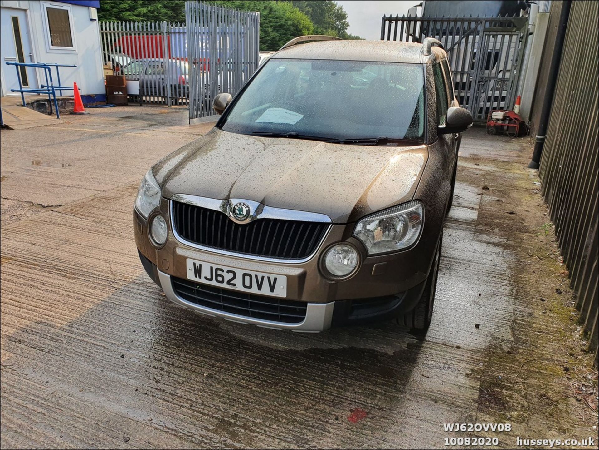 12/62 SKODA YETI SE TDI CR 4X4 S-A - 1968cc 5dr Hatchback (Brown, 97k) - Image 8 of 14