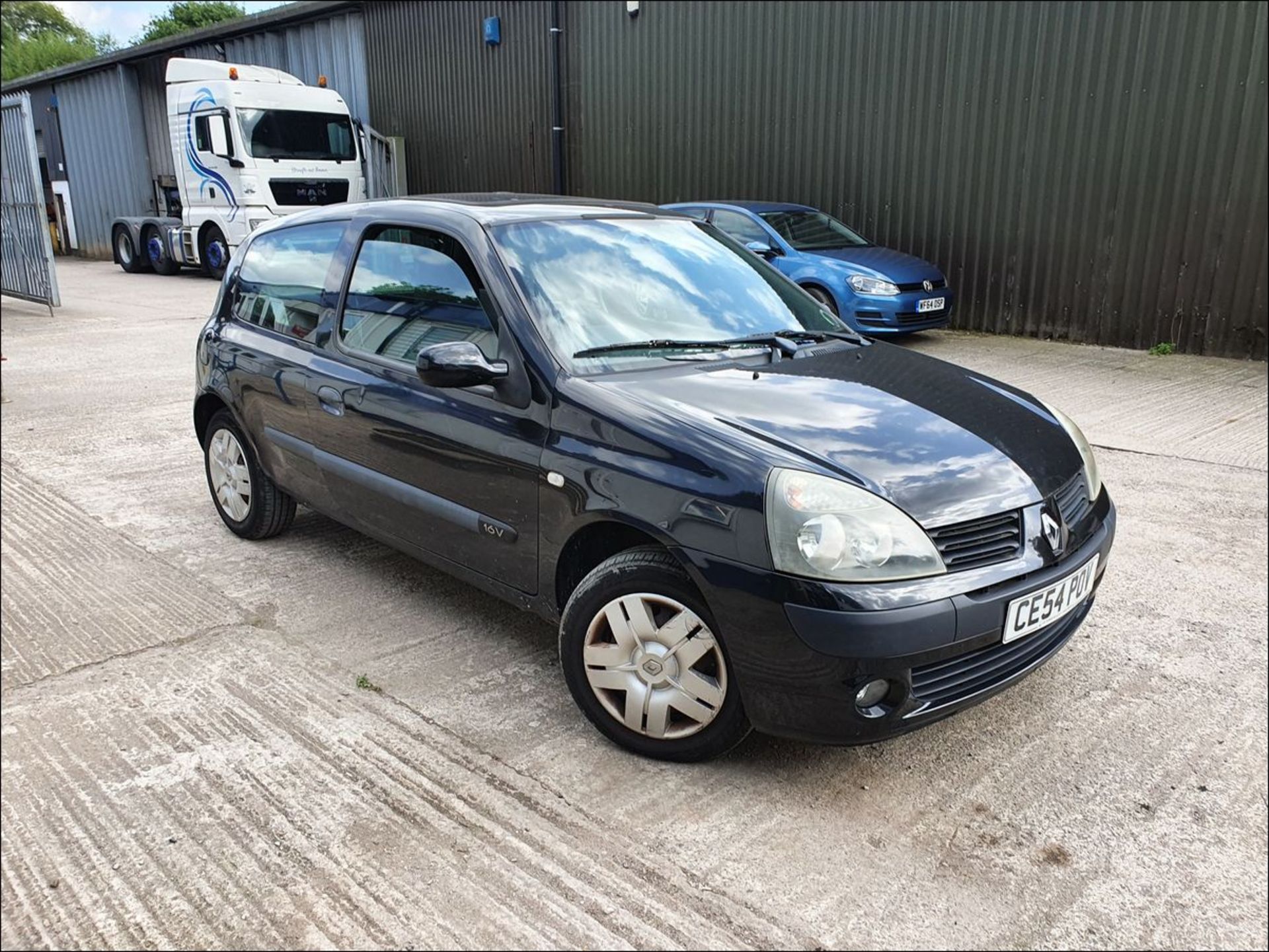 04/54 RENAULT CLIO EXTREME 3 16V - 1149cc 3dr Hatchback (Black, 144k) - Image 8 of 11