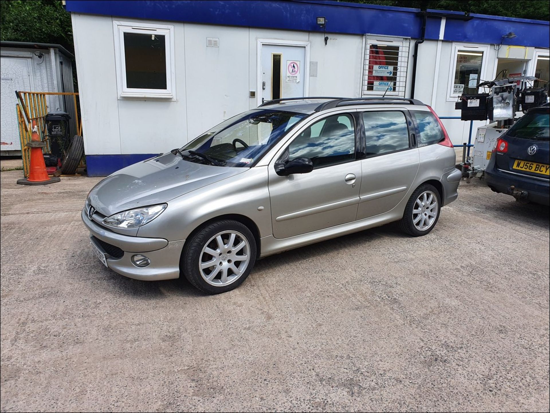 03/53 PEUGEOT 206 SW 16V 138 BHP - 1997cc 5dr Estate (Grey, 75k) - Image 10 of 12