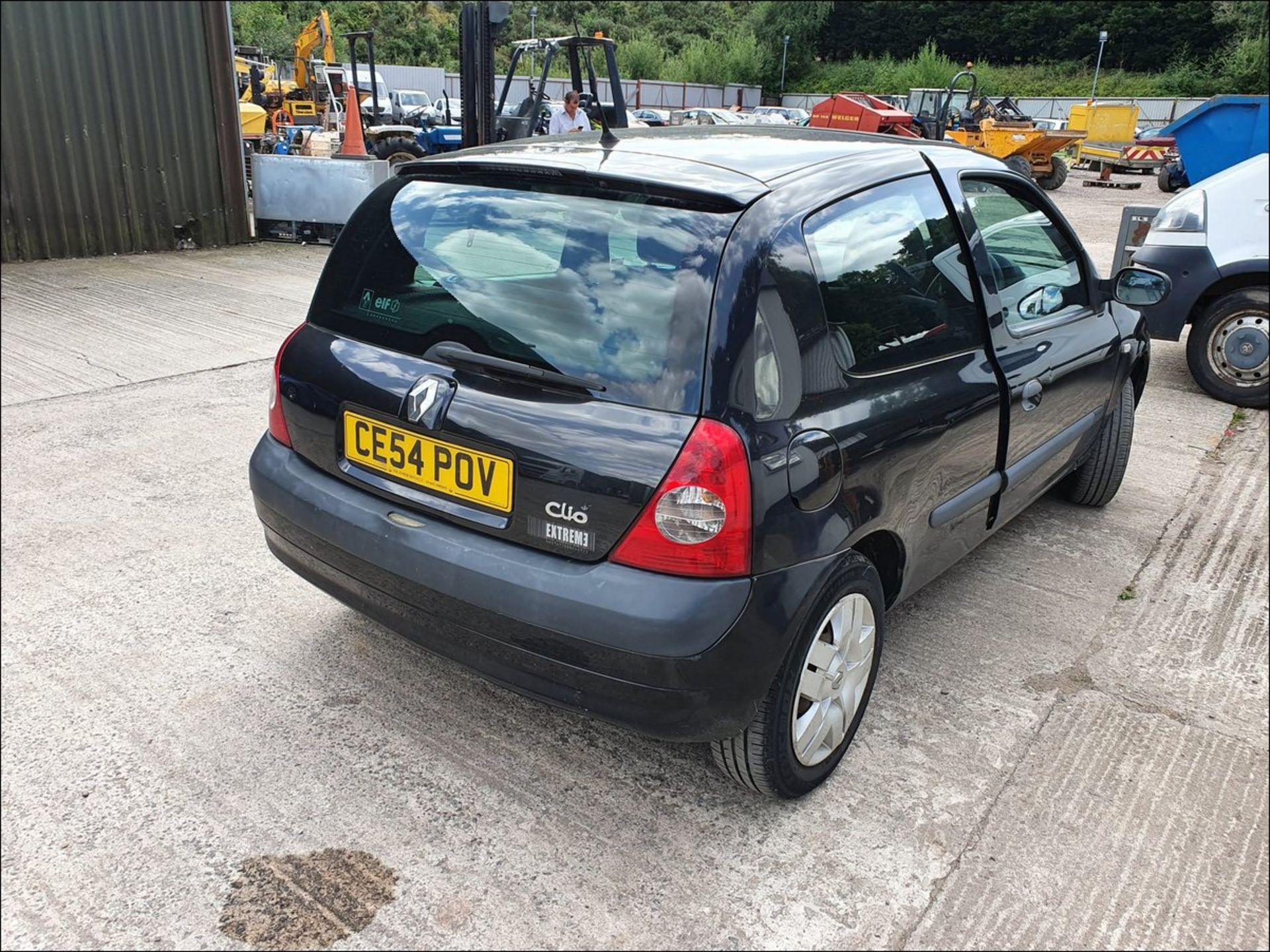 04/54 RENAULT CLIO EXTREME 3 16V - 1149cc 3dr Hatchback (Black, 144k) - Image 10 of 11