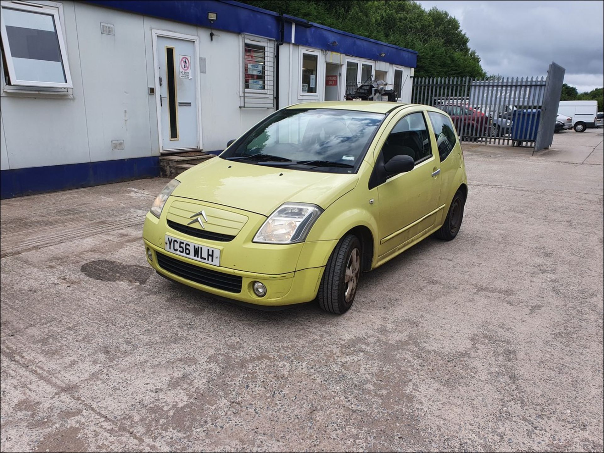 06/56 CITROEN C2 SX - 1360cc 3dr Hatchback (Yellow, 102k) - Image 3 of 9