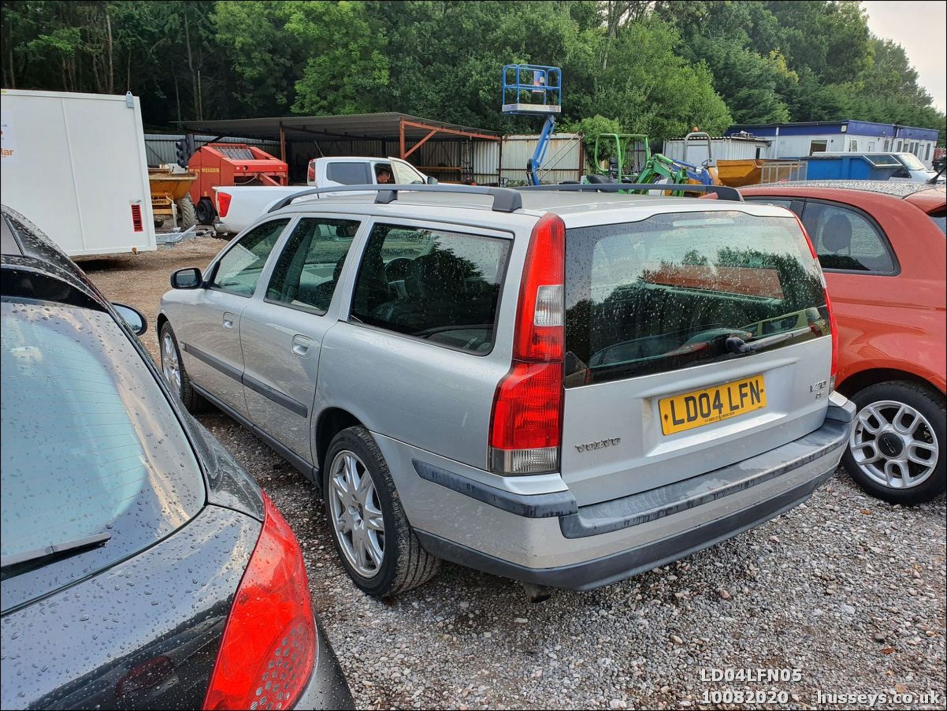 04/04 VOLVO V70 D5 SE - 2401cc 5dr Estate (Silver, 179k) - Image 5 of 12