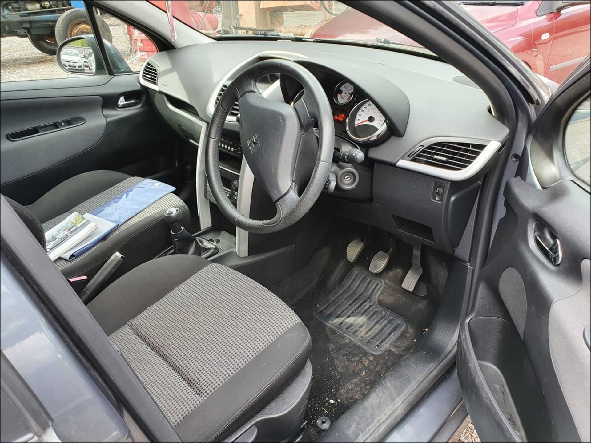 10/60 PEUGEOT 207 SPORT - 1397cc 5dr Hatchback (Grey, 54k) - Image 11 of 14