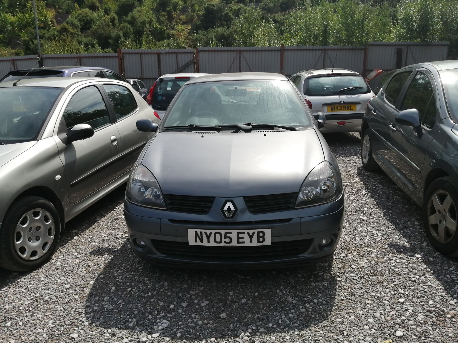 05/05 RENAULT CLIO EXTREME 16V - 1390cc 3dr Hatchback (Blue, 100k) - Image 2 of 5