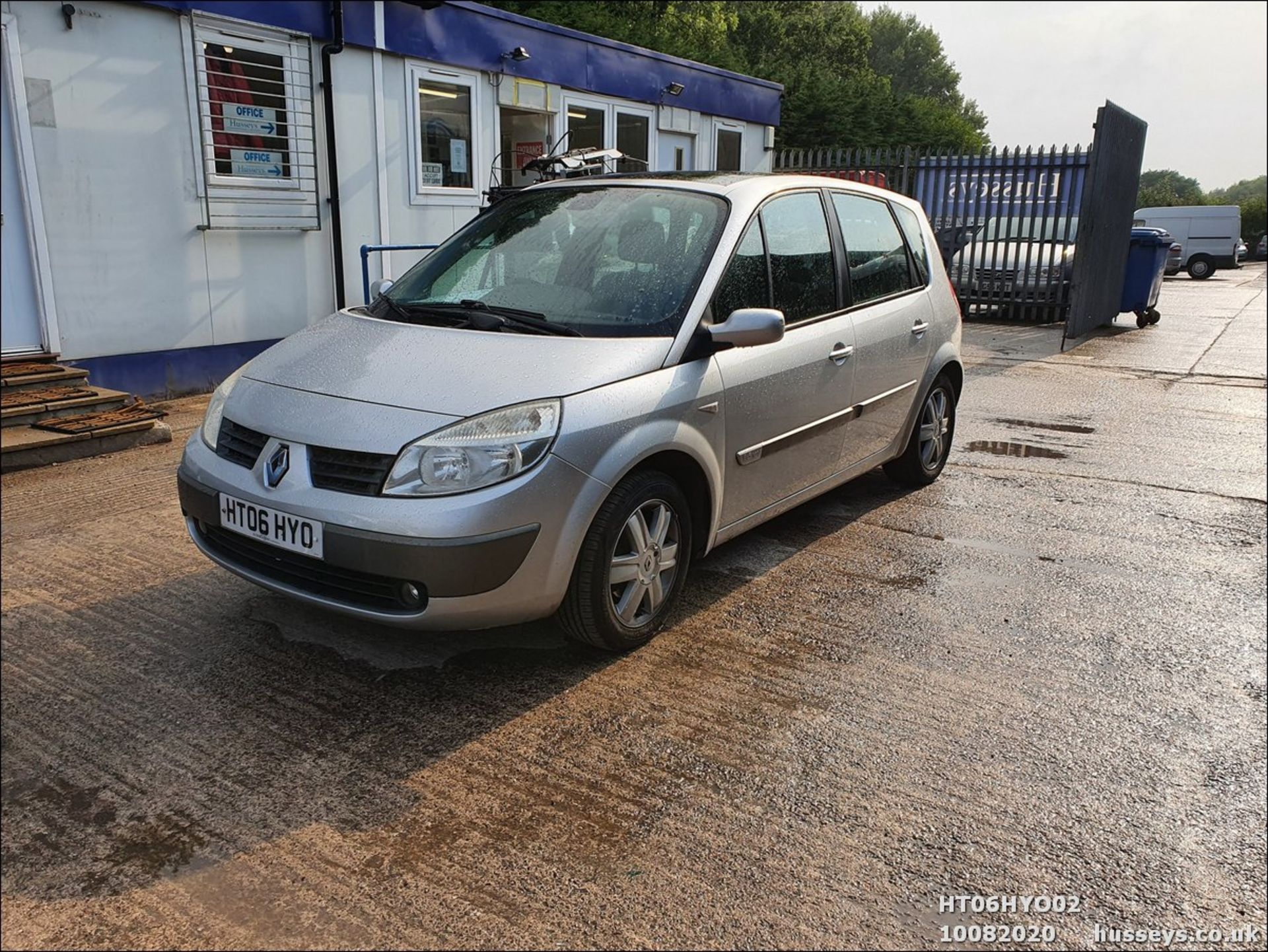 06/06 RENAULT SCENIC DYNAMIQUE VVT - 1598cc 5dr MPV (Silver, 91k) - Image 2 of 12