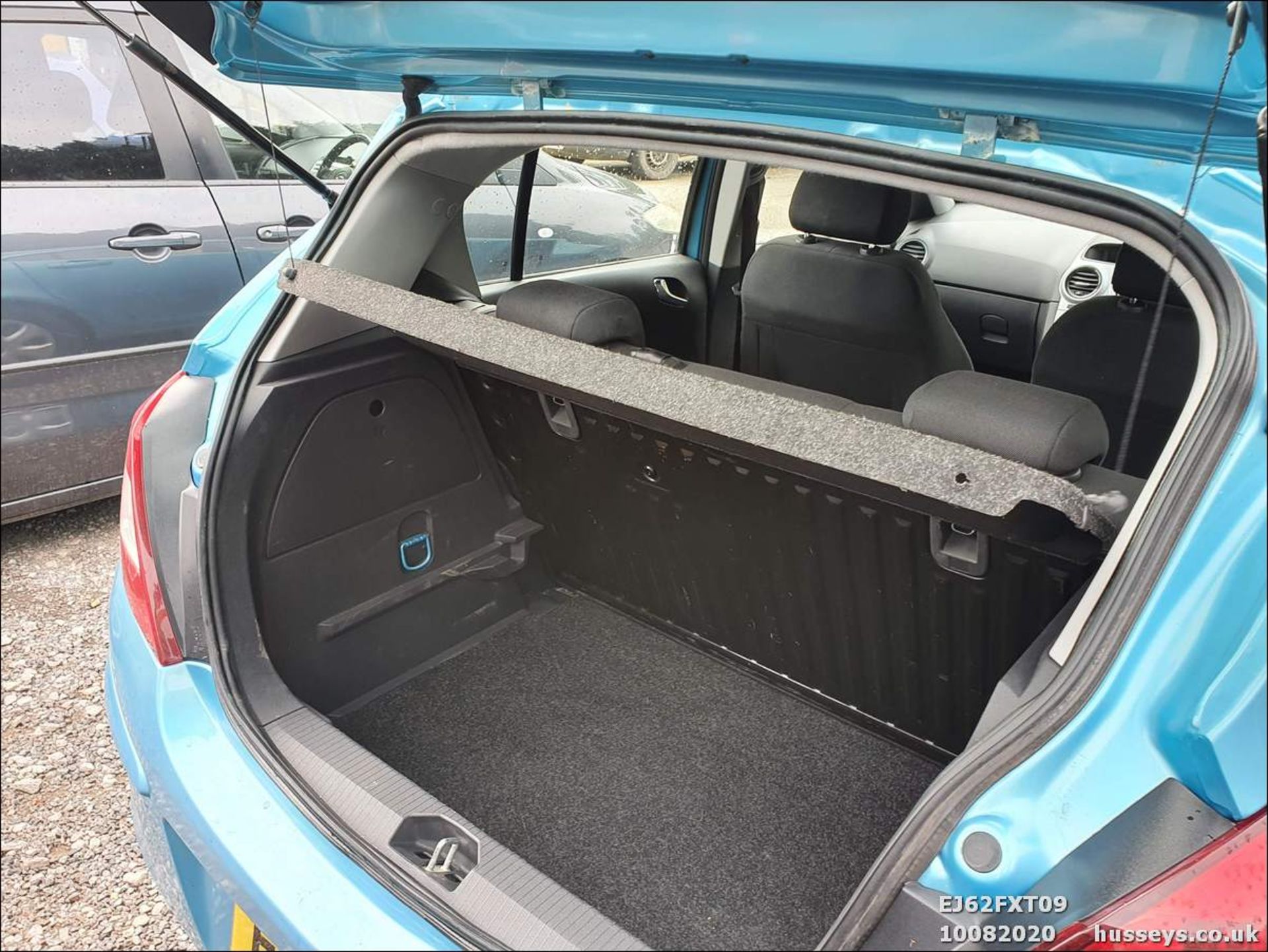12/62 VAUXHALL CORSA EXCLUSIV CDTIECFLEX - 1248cc 5dr Hatchback (Blue, 81k) - Image 9 of 11